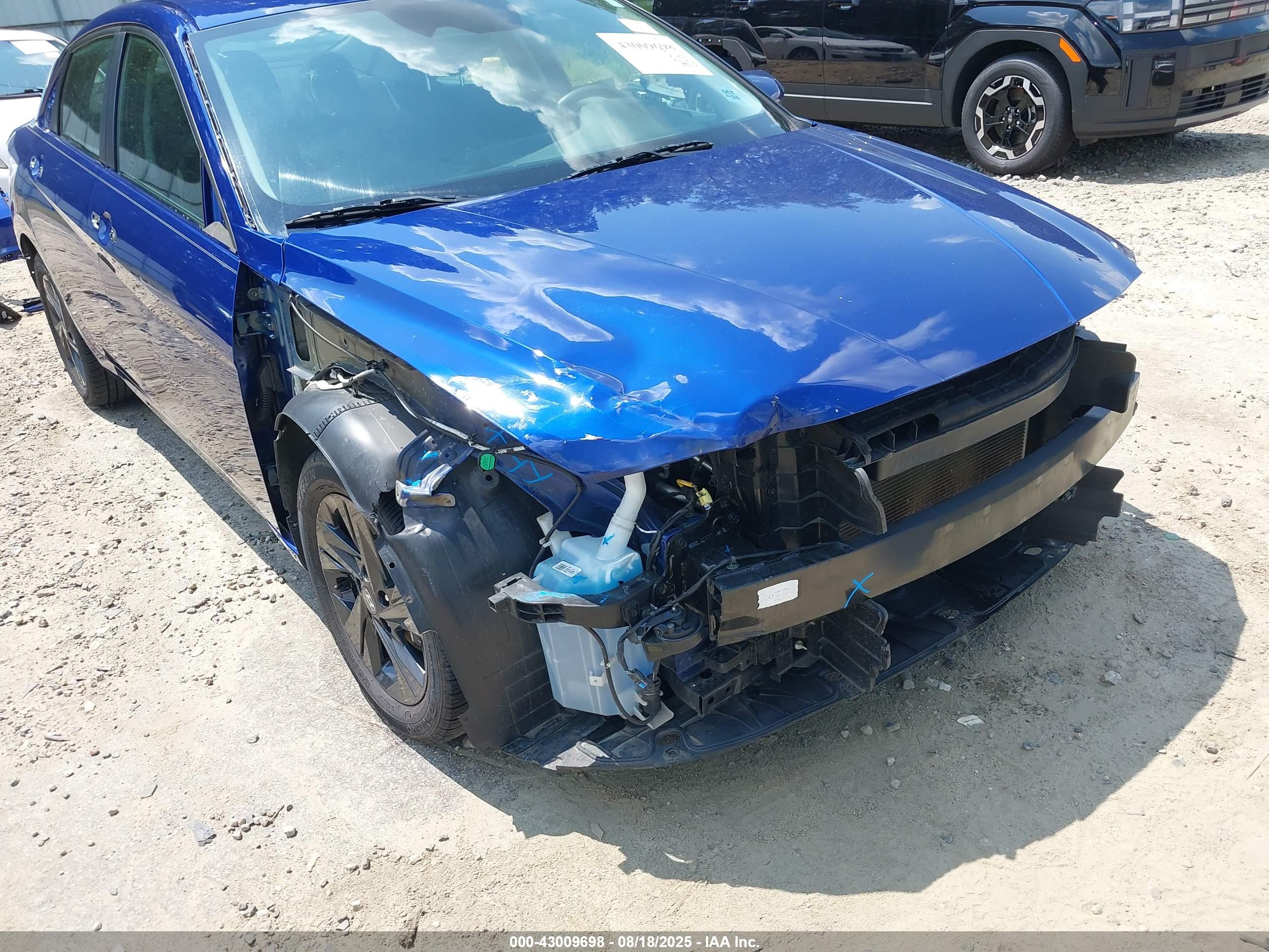 HYUNDAI ELANTRA image 6