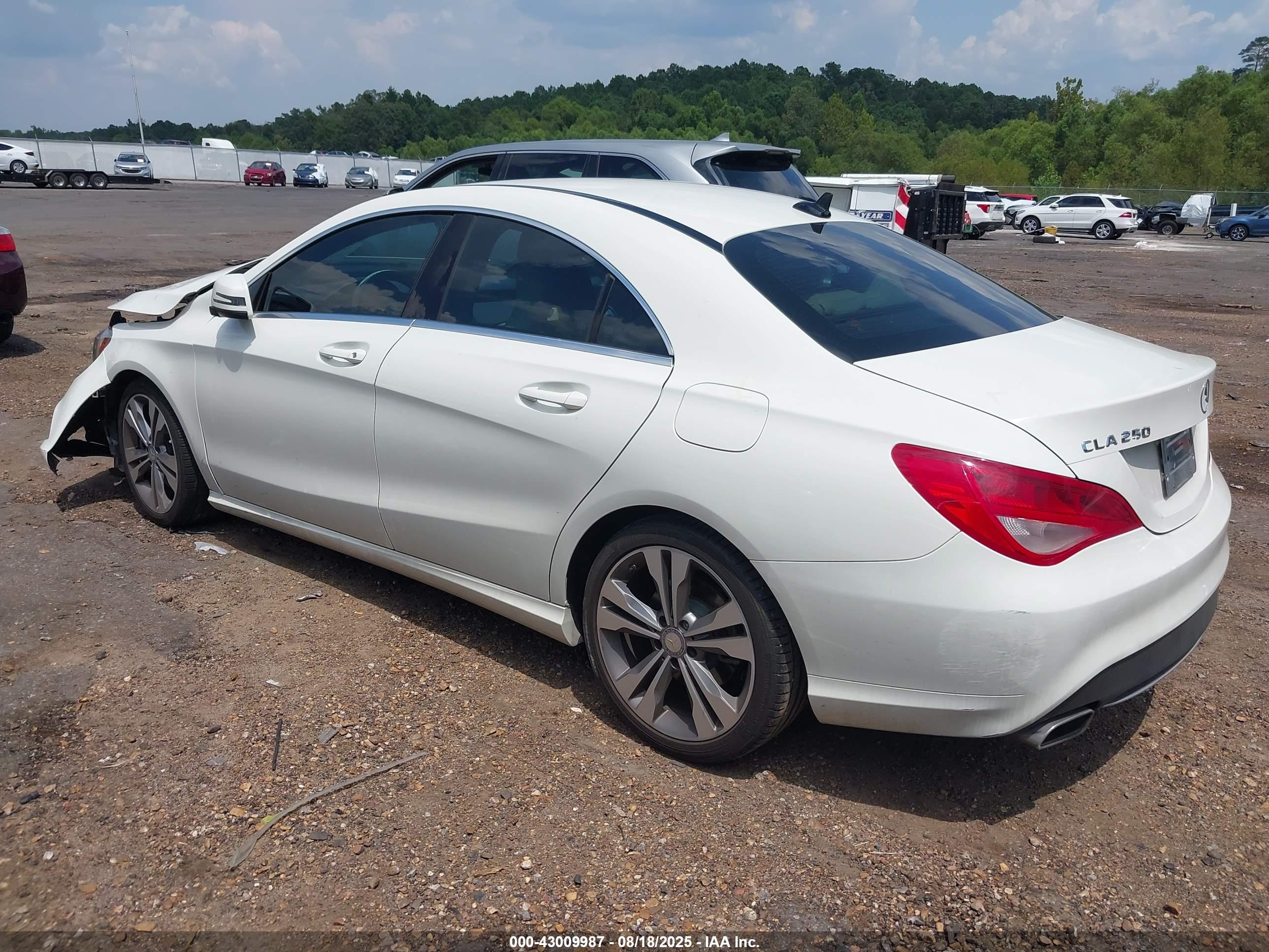MERCEDES-BENZ CLA image 3