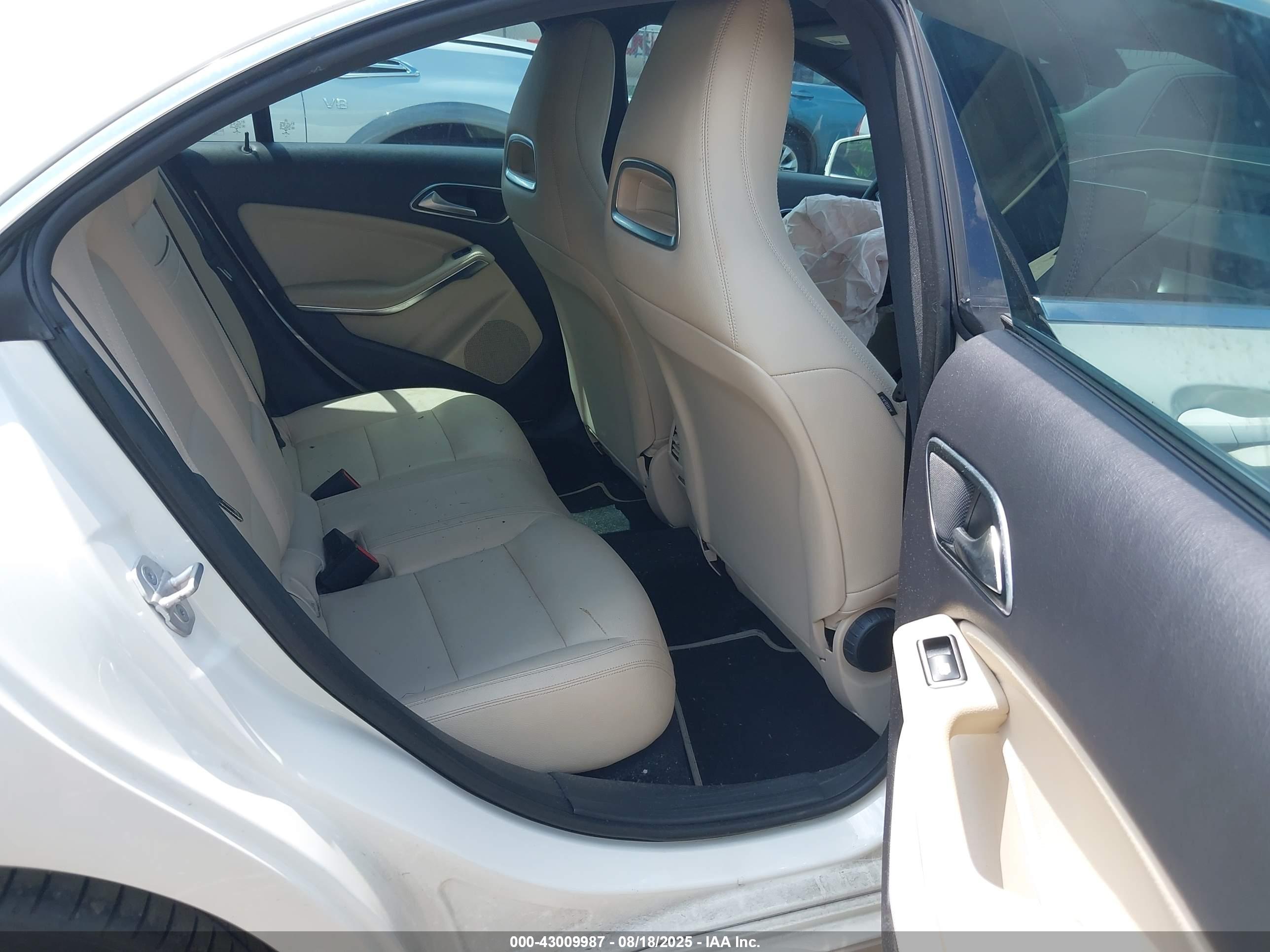 MERCEDES-BENZ CLA image 8