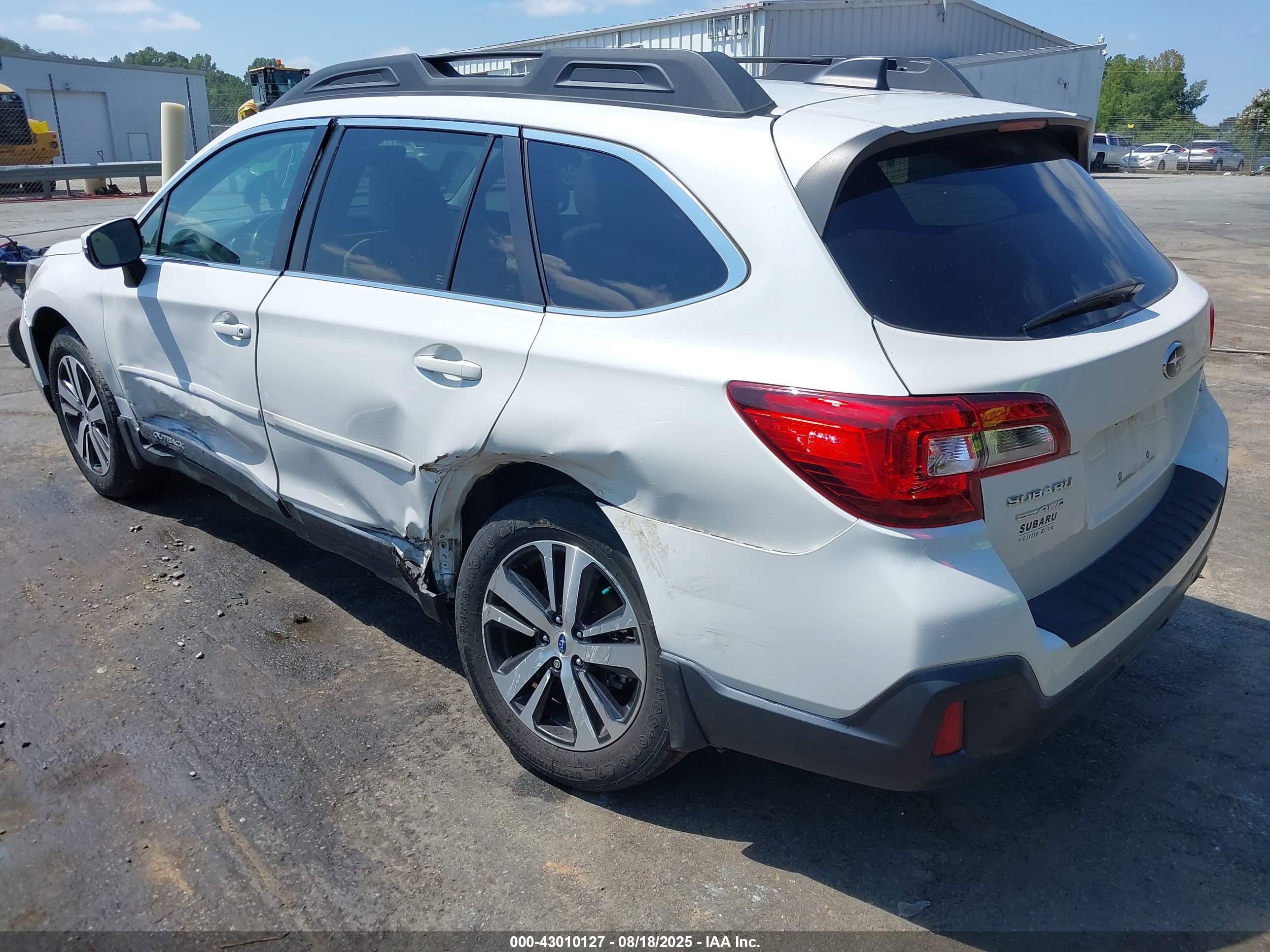 SUBARU OUTBACK image 3
