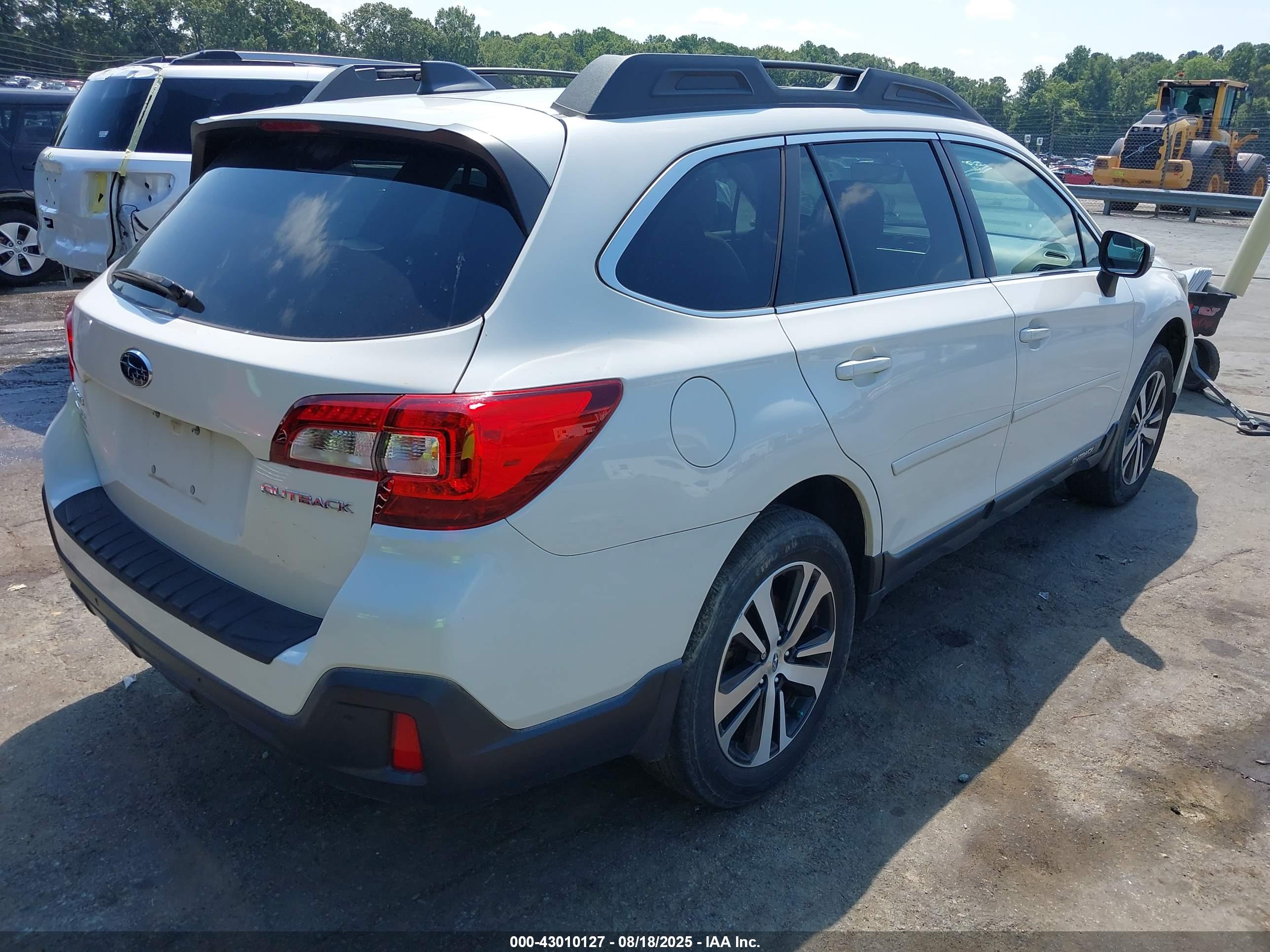 SUBARU OUTBACK image 4