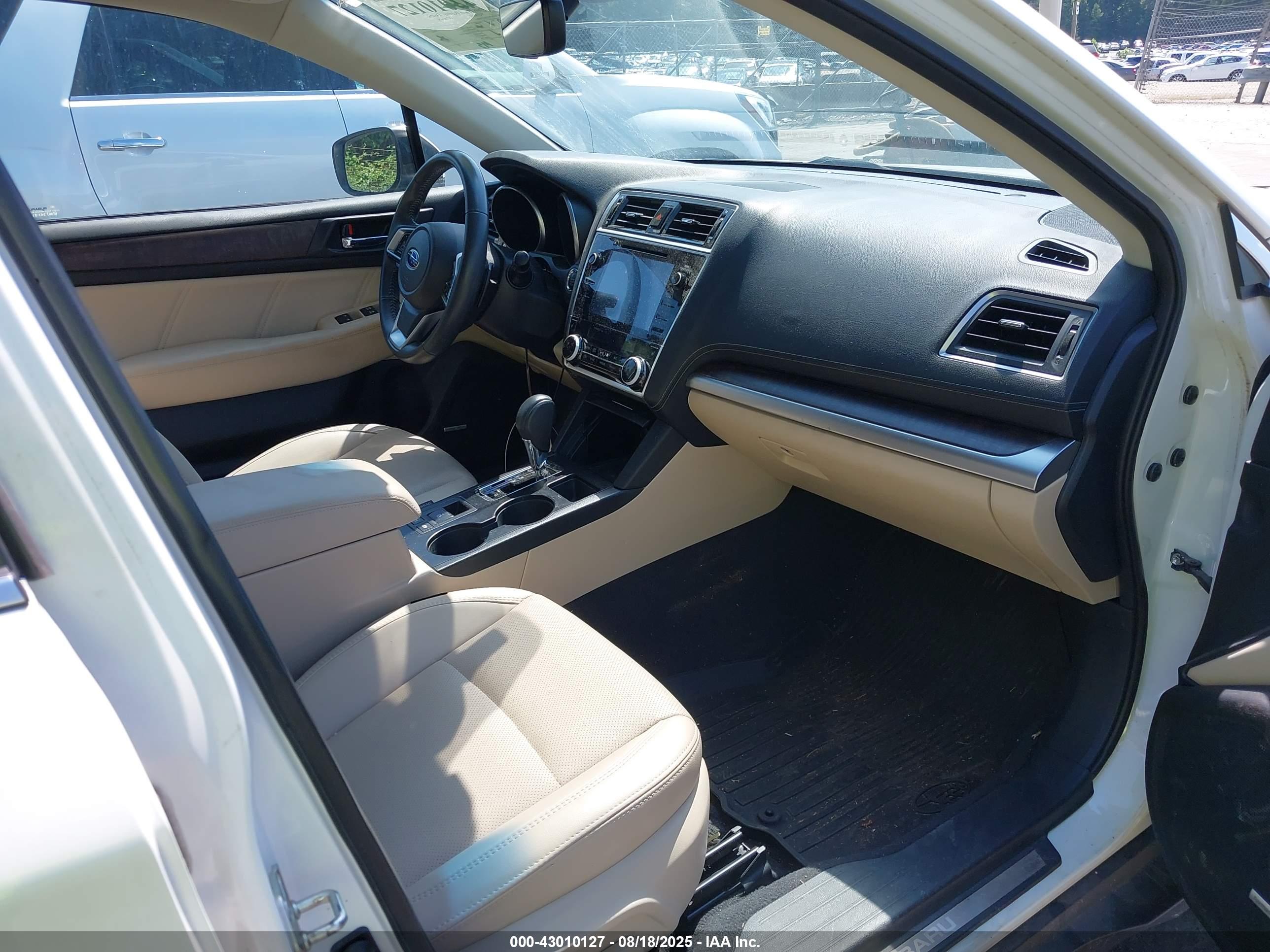 SUBARU OUTBACK image 5