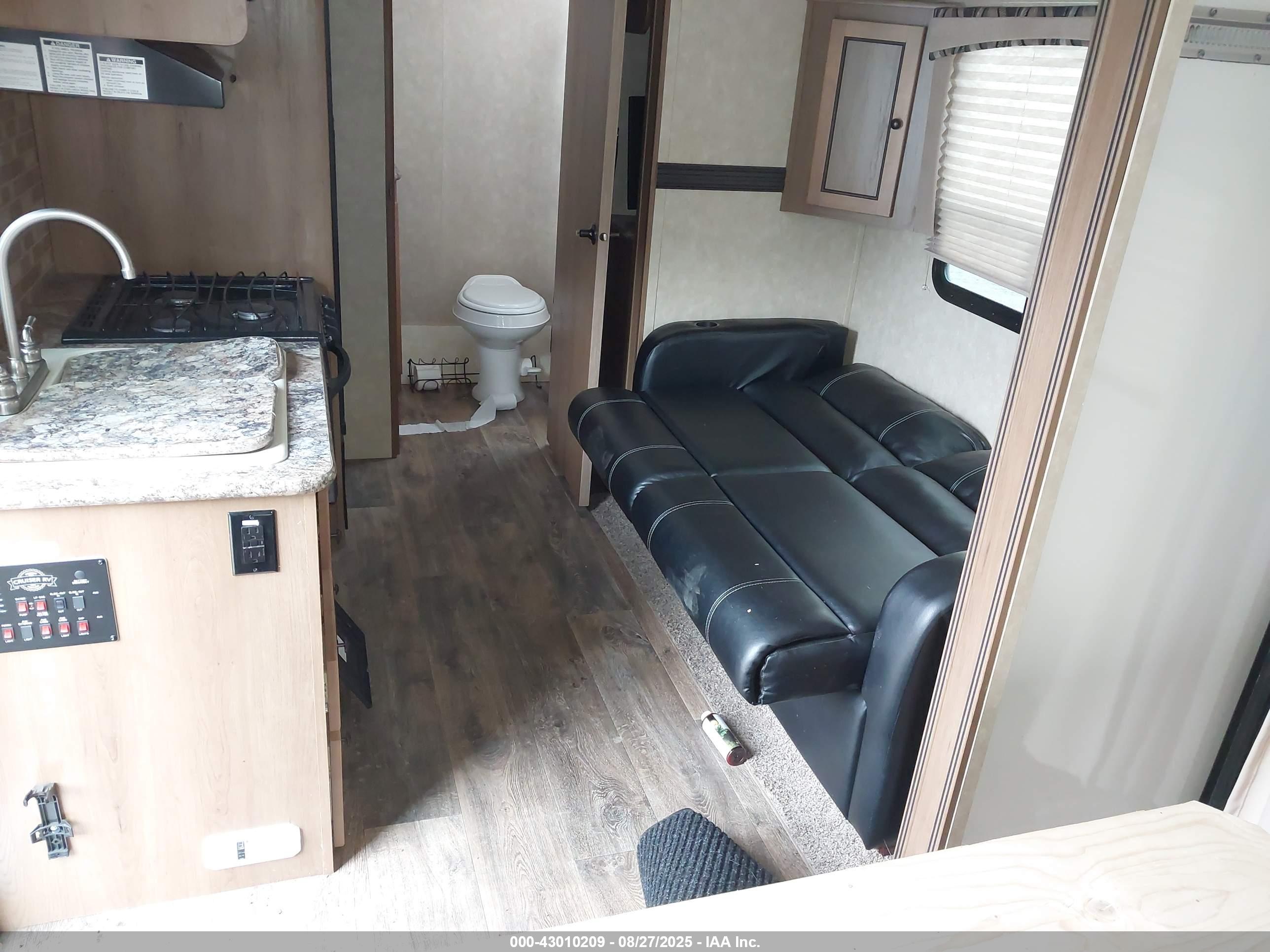 CRUISER RV image 8