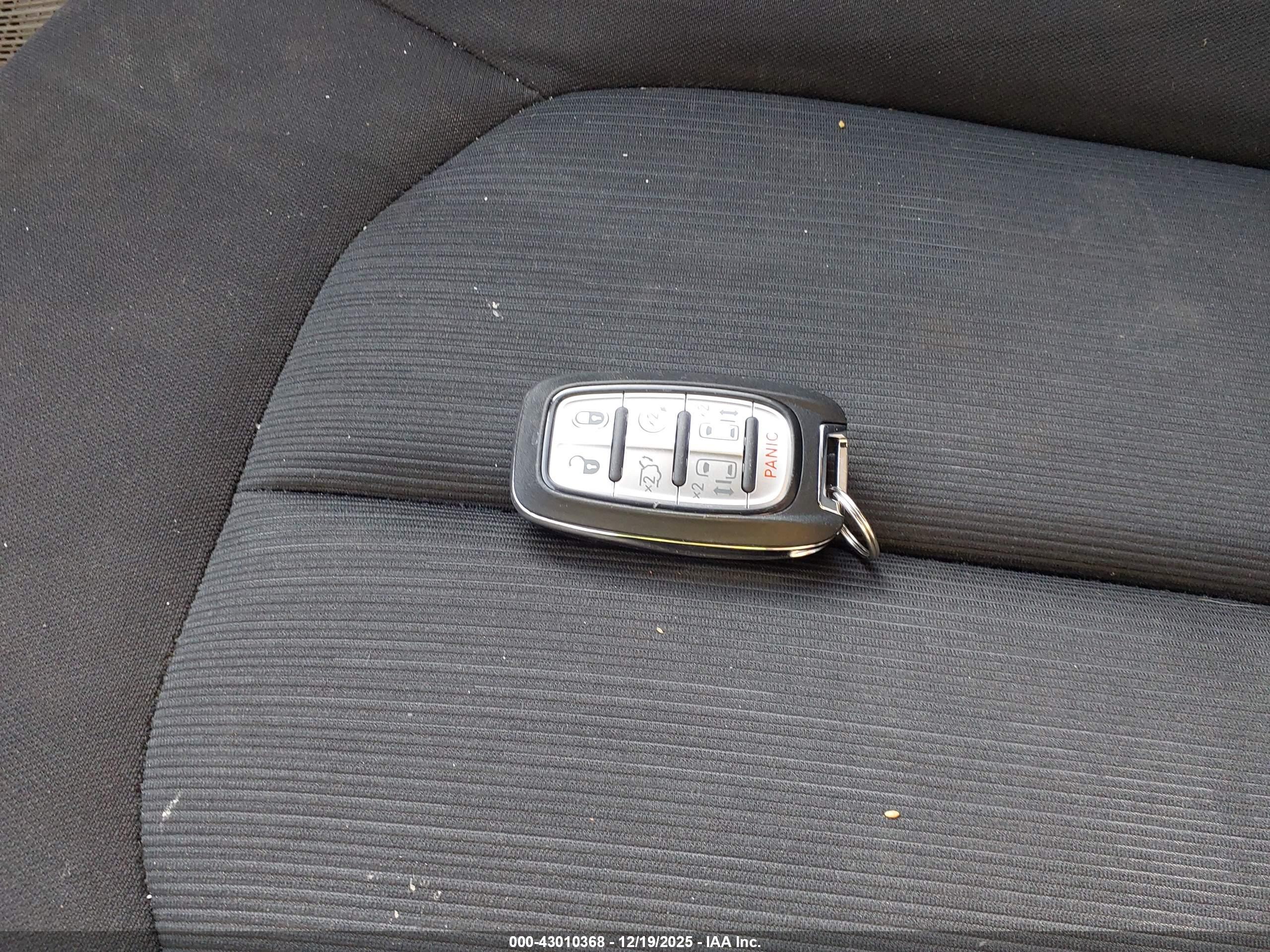 CHRYSLER VOYAGER image 11