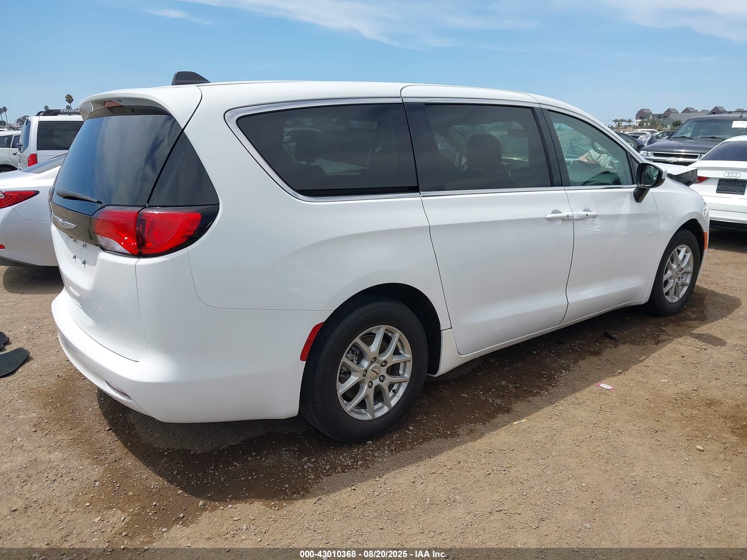 CHRYSLER VOYAGER image 4