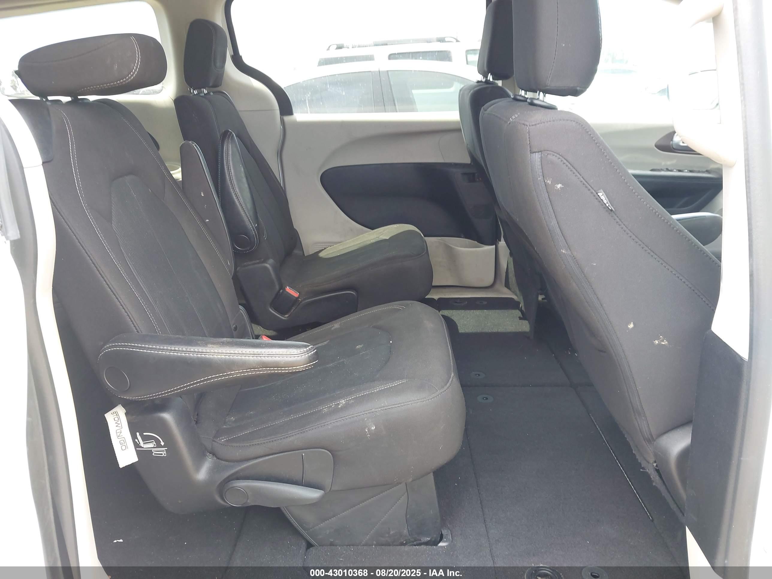 CHRYSLER VOYAGER image 8