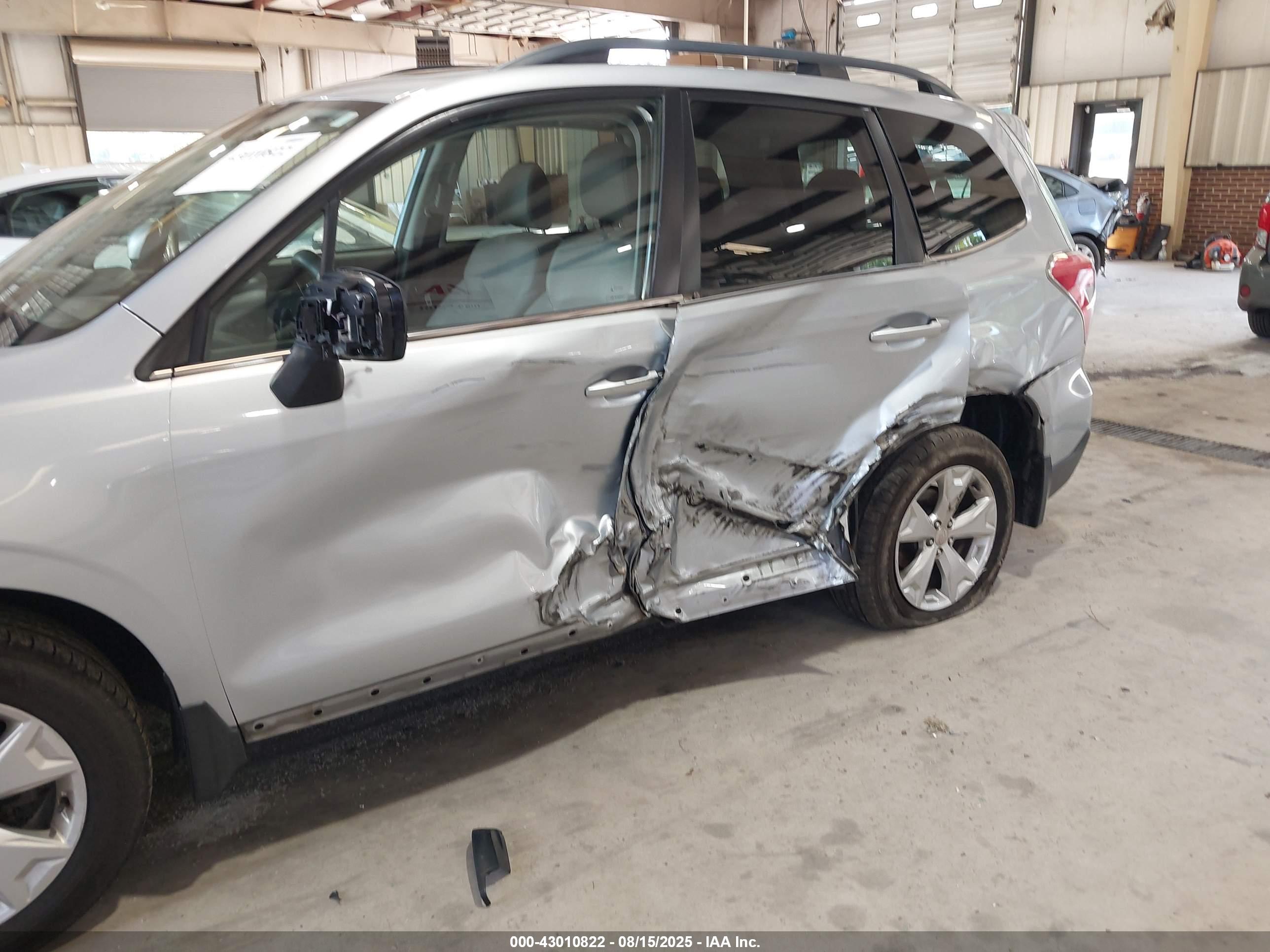 SUBARU FORESTER image 6