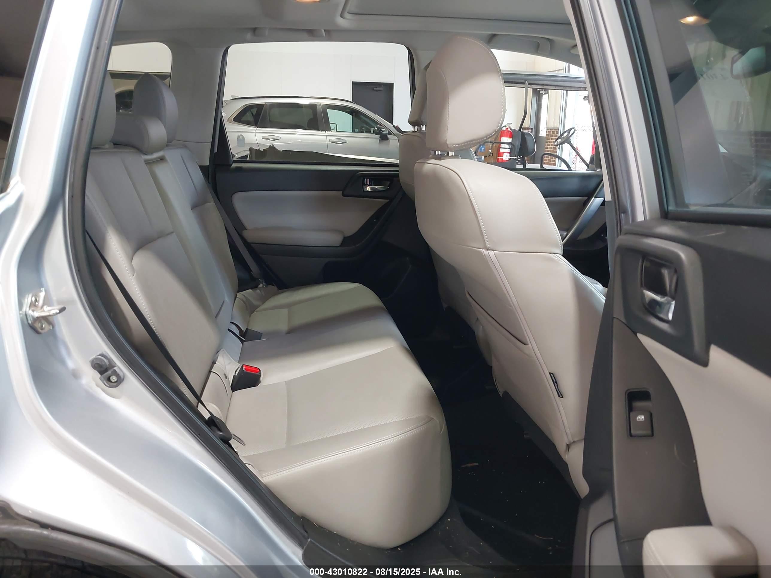 SUBARU FORESTER image 8