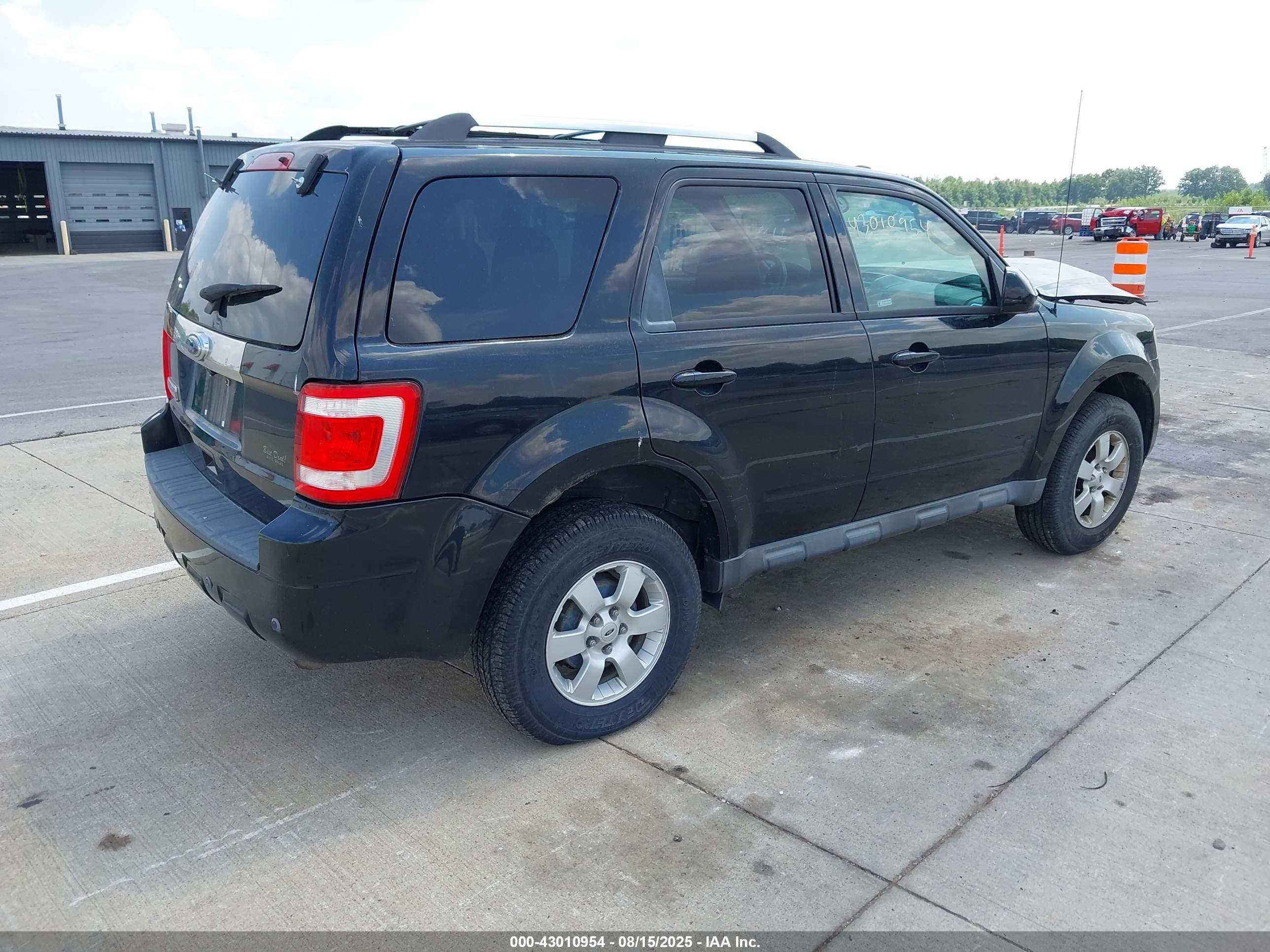 FORD ESCAPE image 4