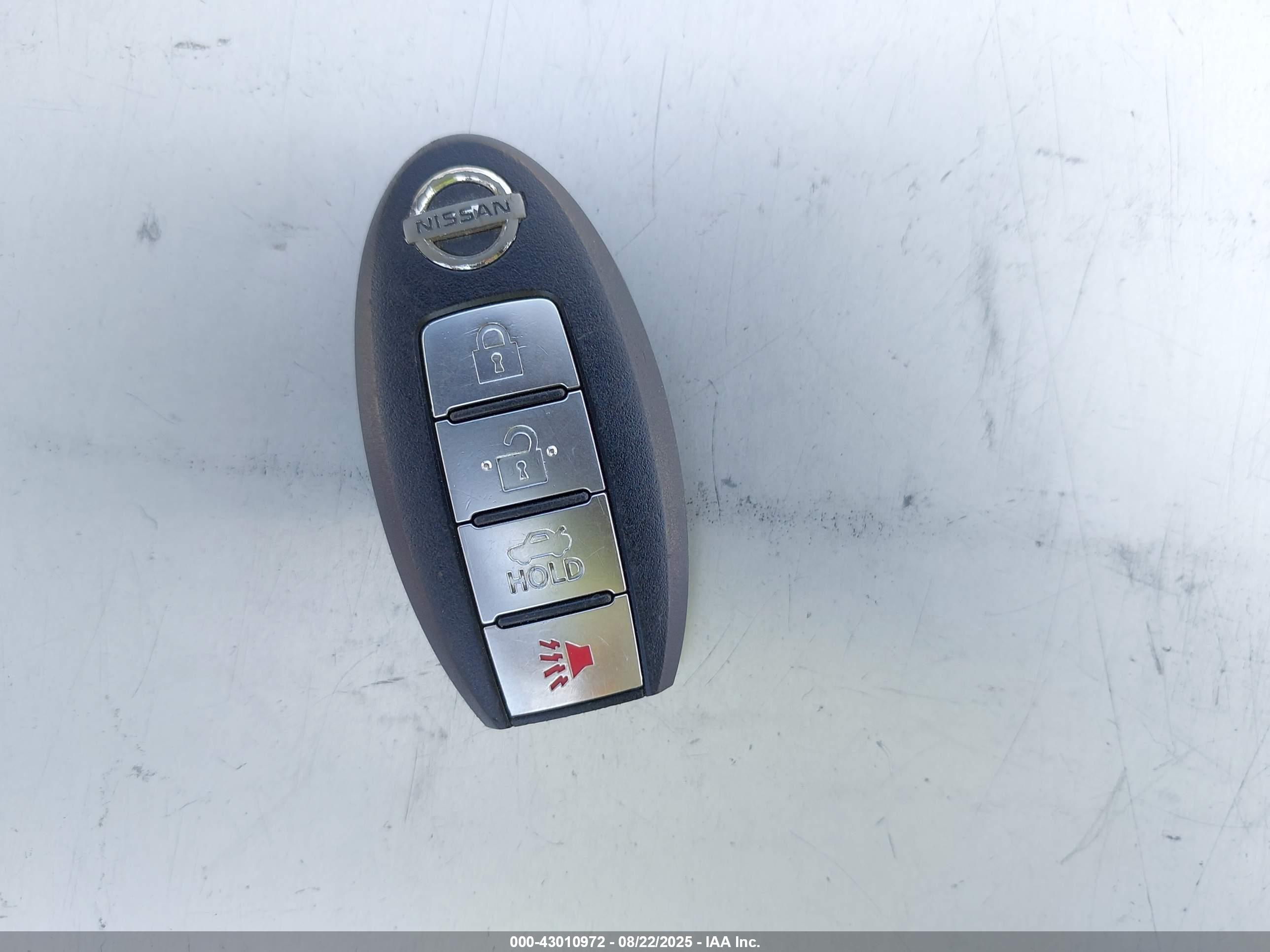 NISSAN LEAF image 11