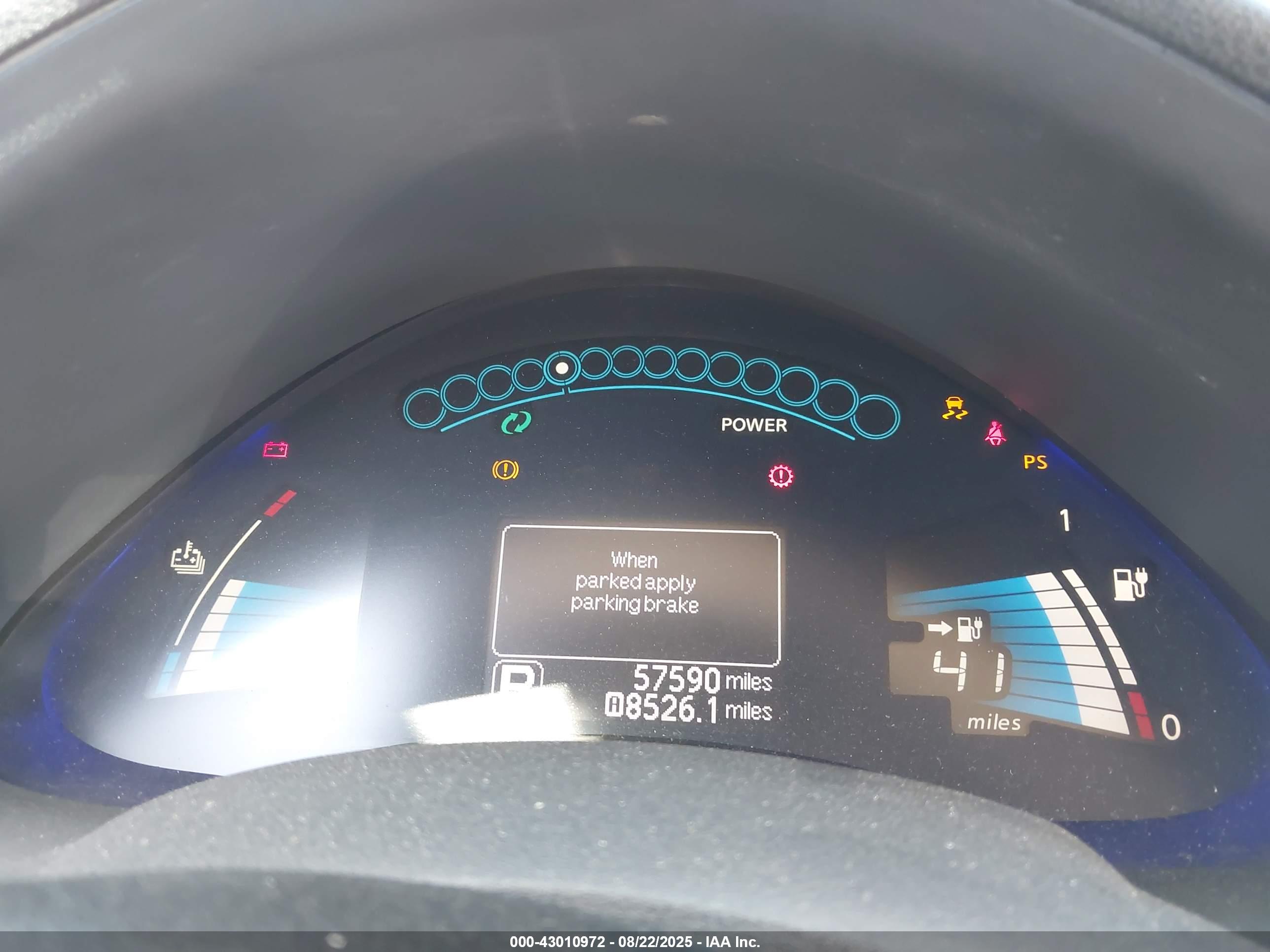 NISSAN LEAF image 7