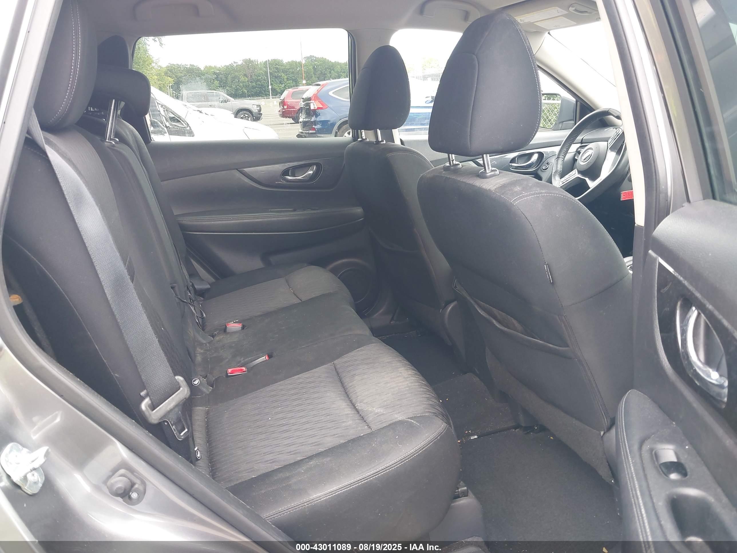 NISSAN ROGUE image 8