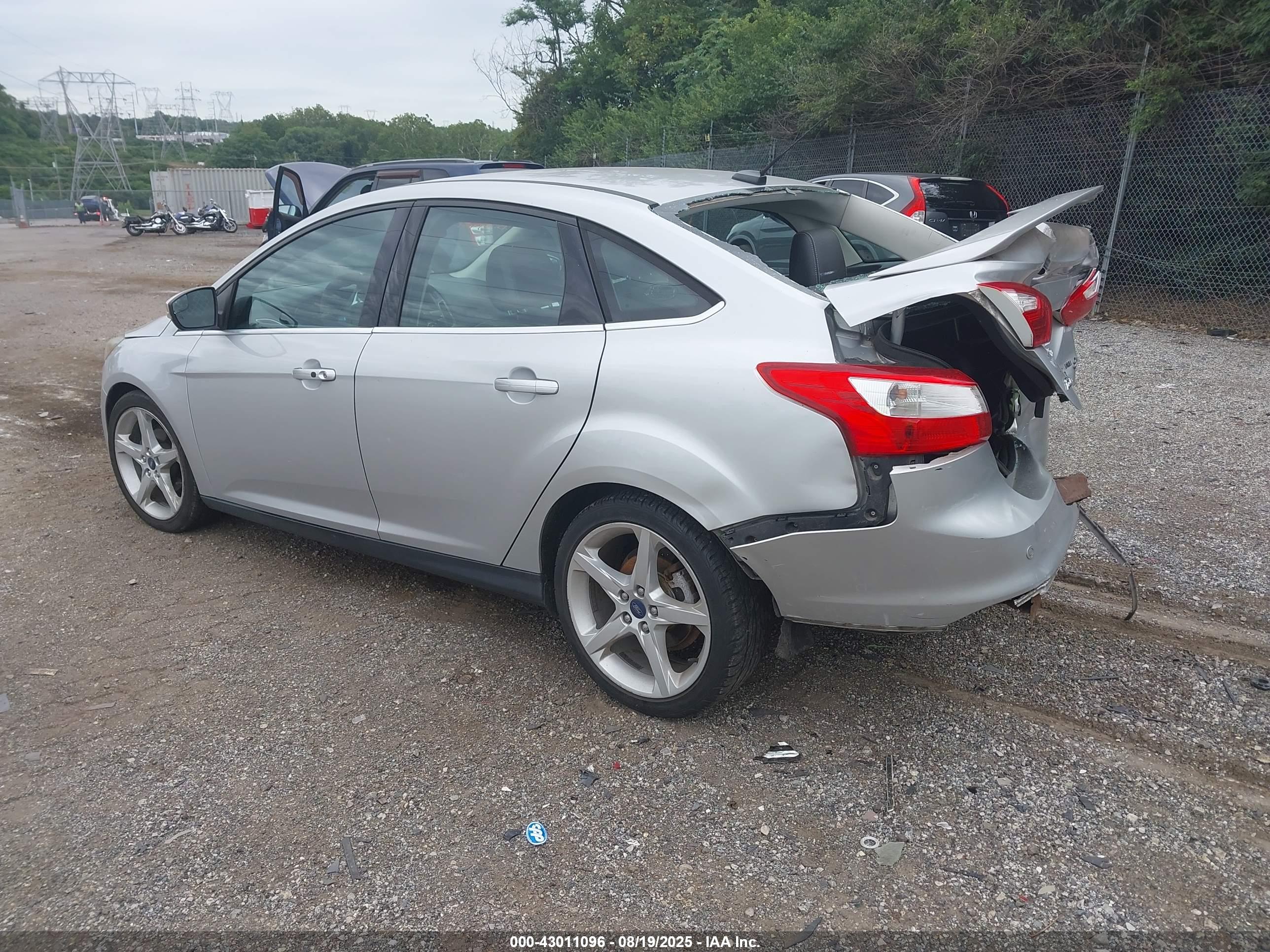 FORD FOCUS image 3