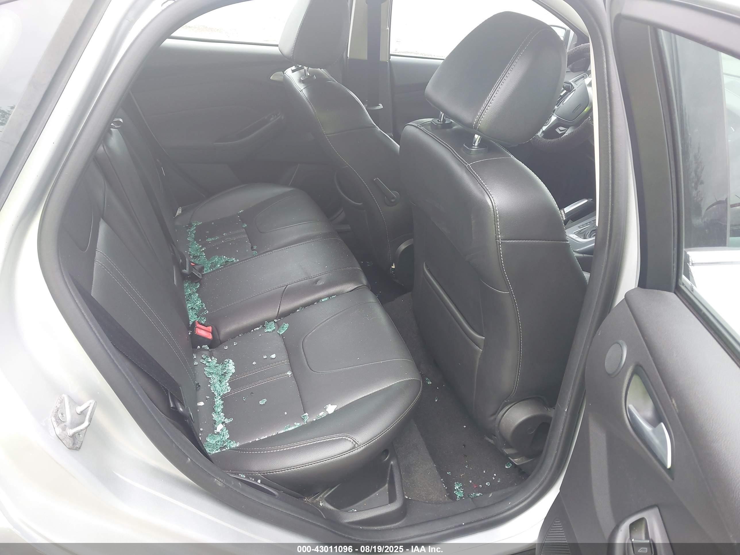 FORD FOCUS image 8