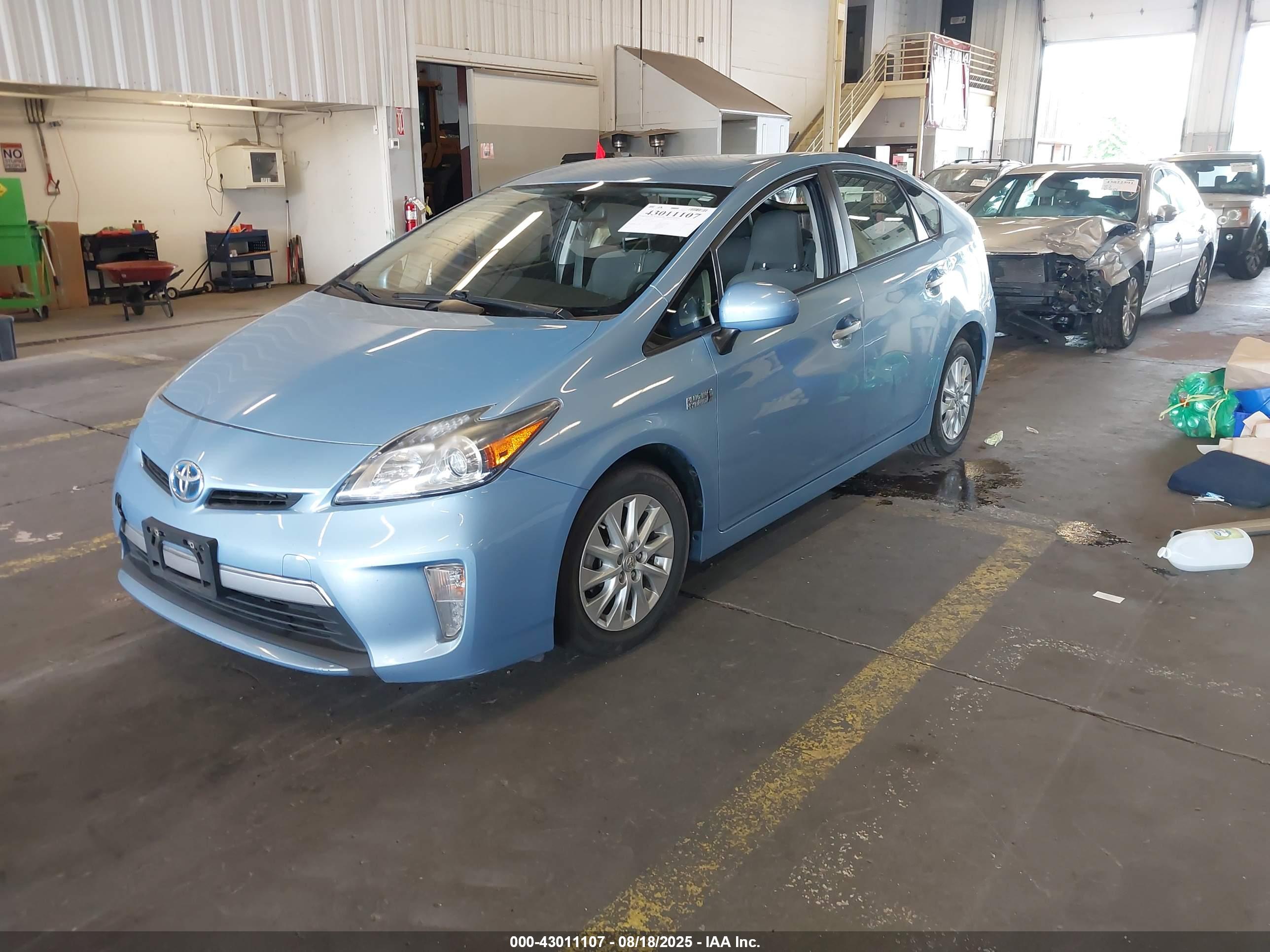 TOYOTA PRIUS image 2