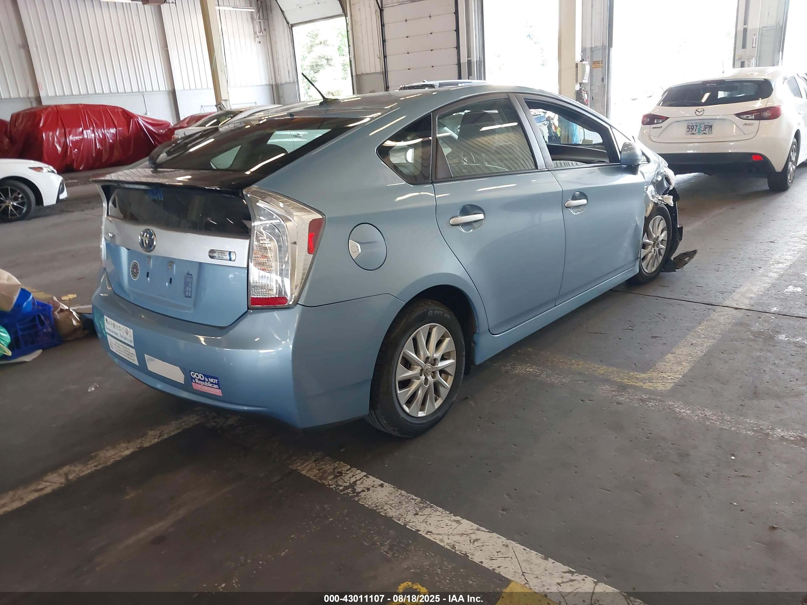 TOYOTA PRIUS image 4