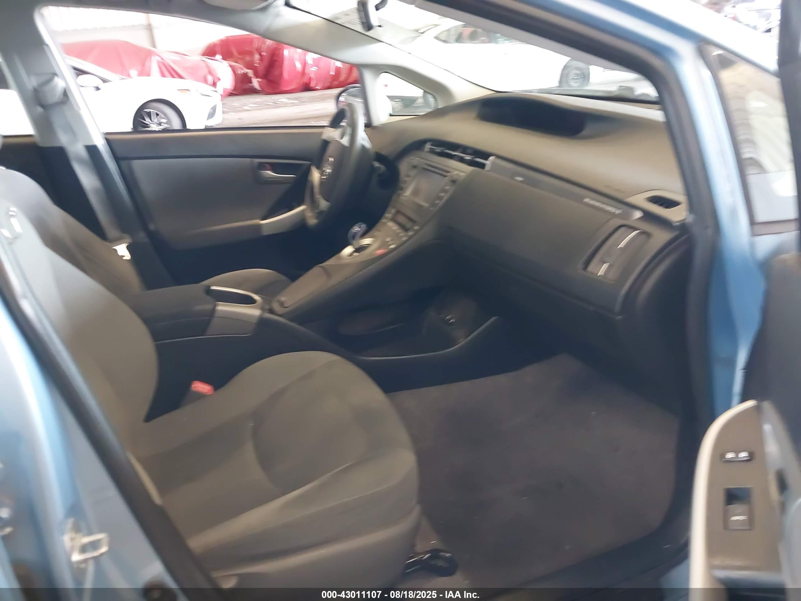 TOYOTA PRIUS image 5