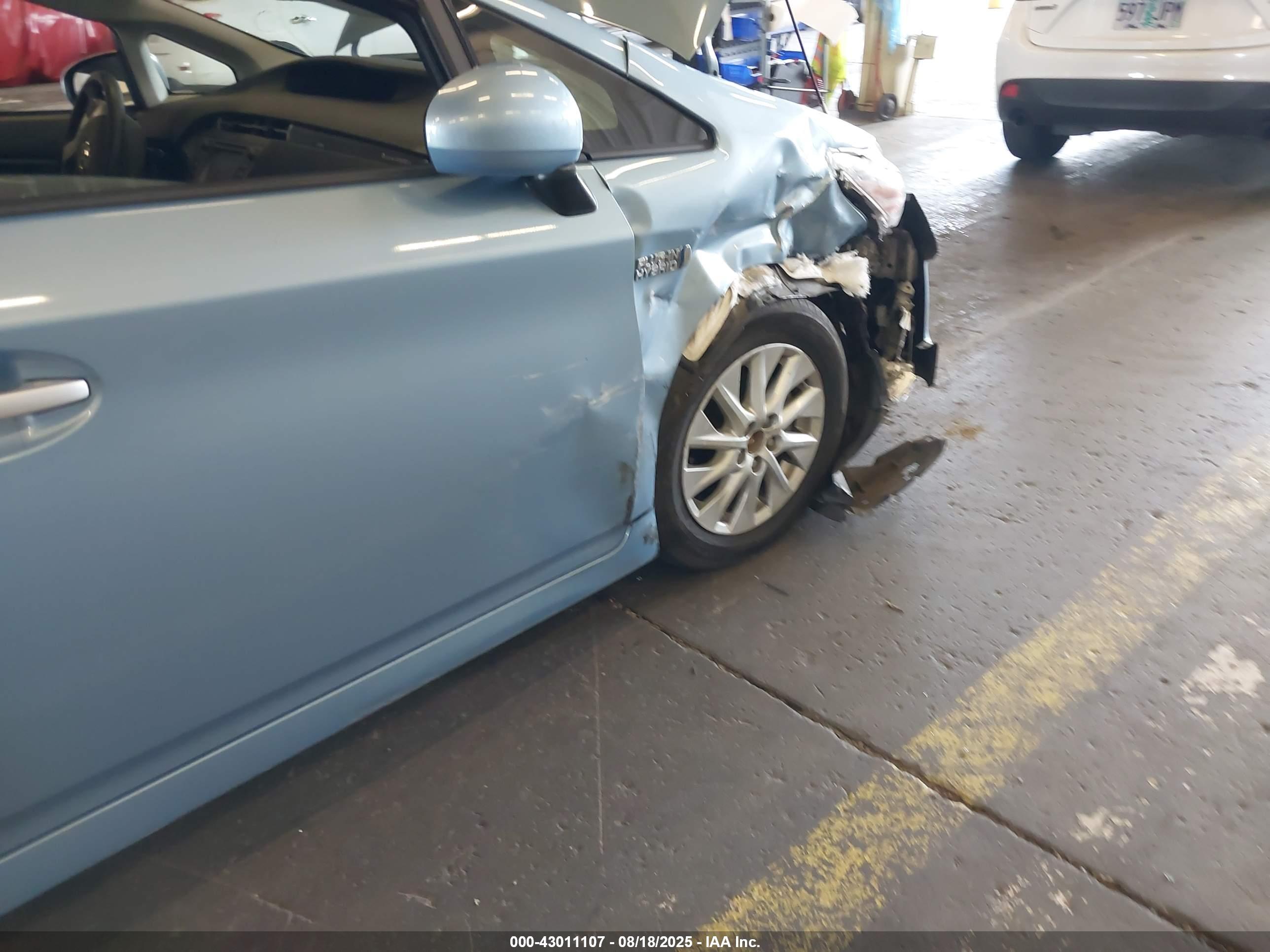 TOYOTA PRIUS image 6