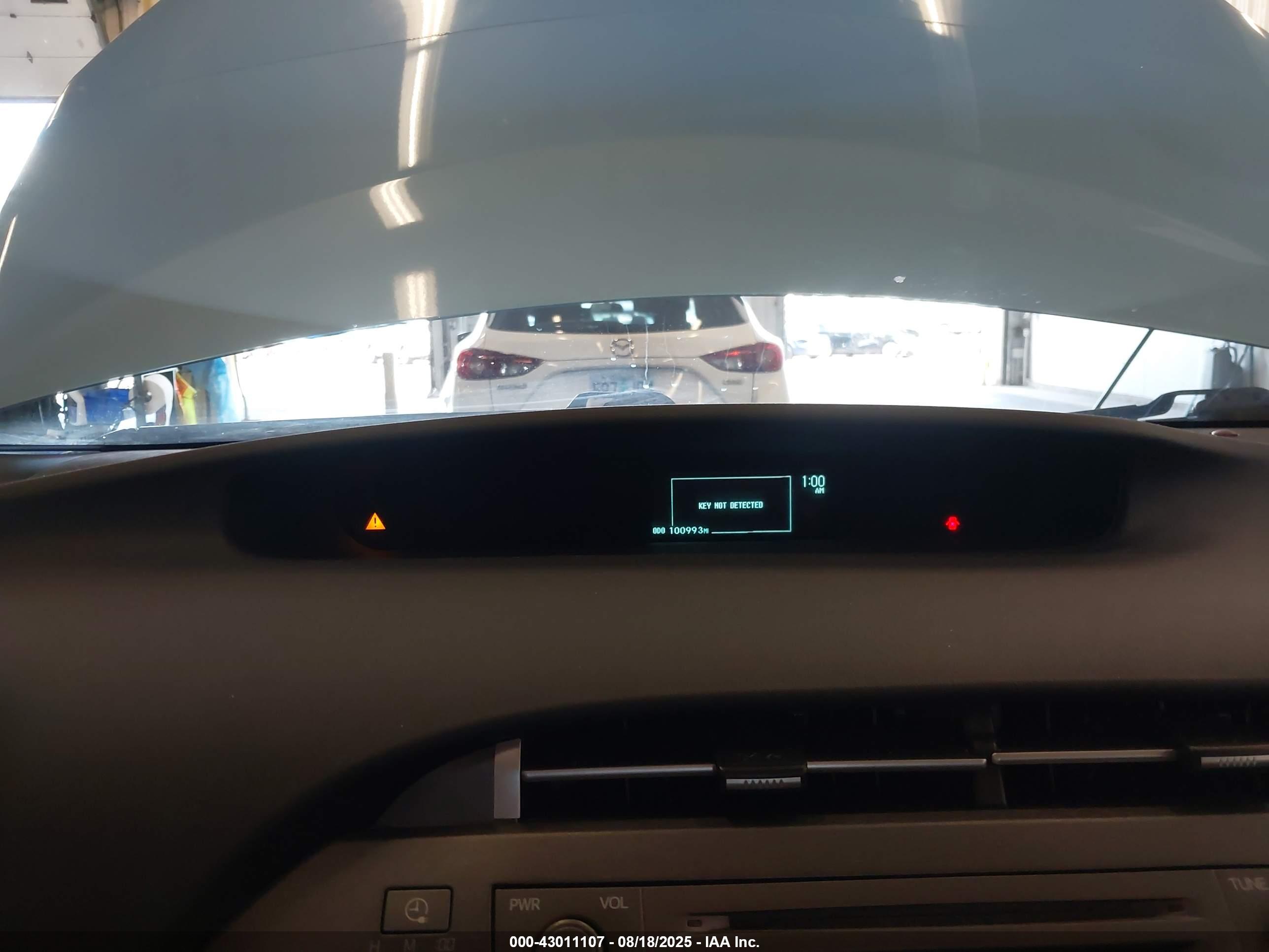 TOYOTA PRIUS image 7