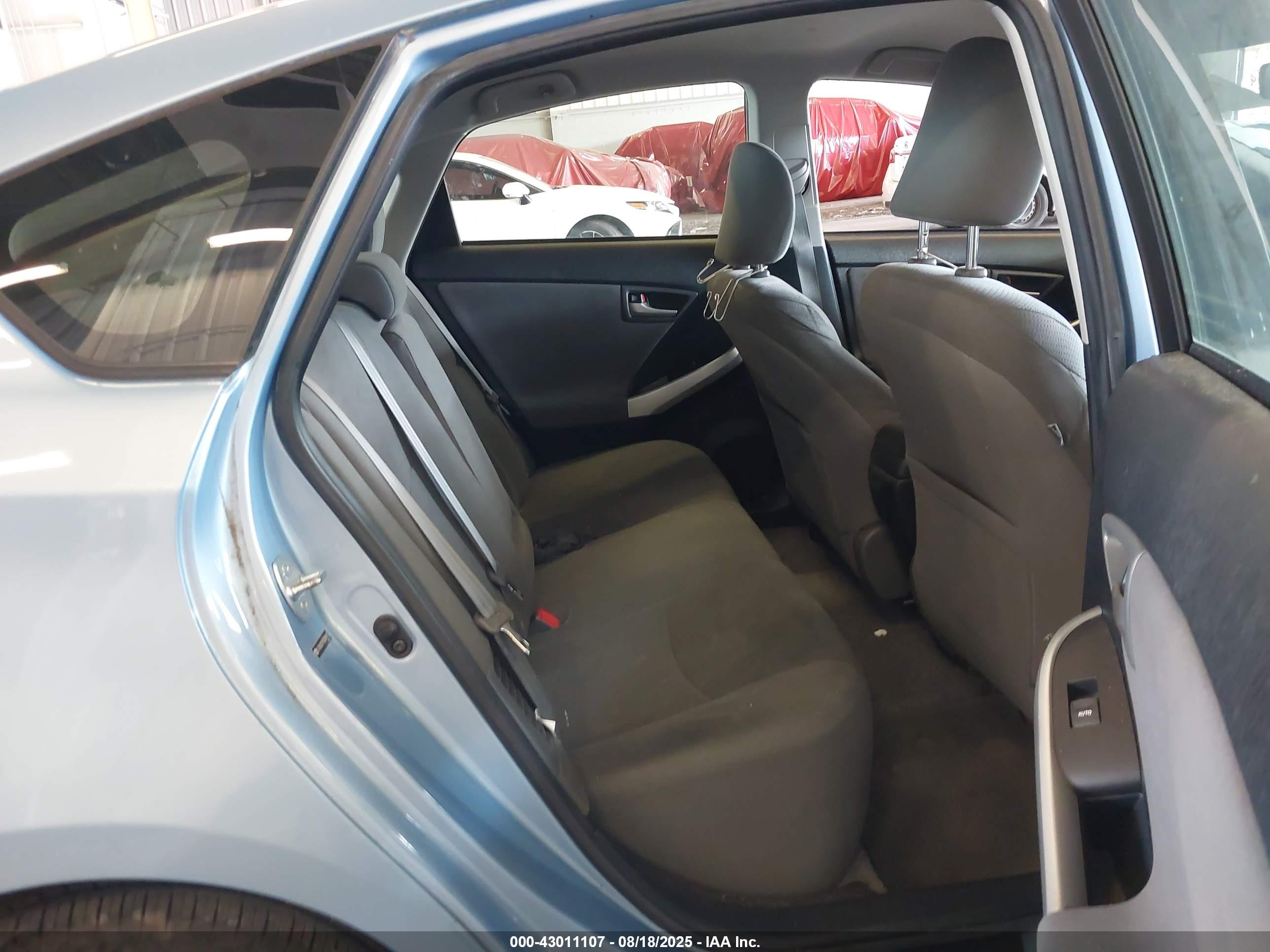 TOYOTA PRIUS image 8