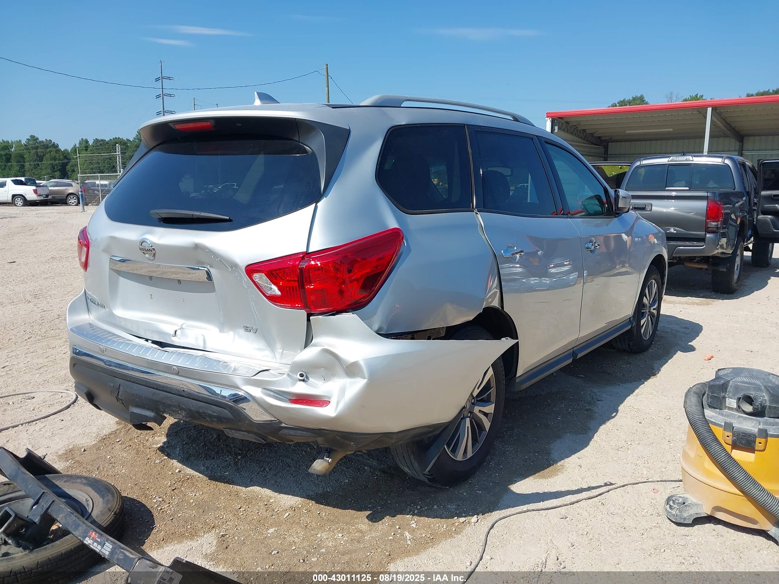 NISSAN PATHFINDER image 4