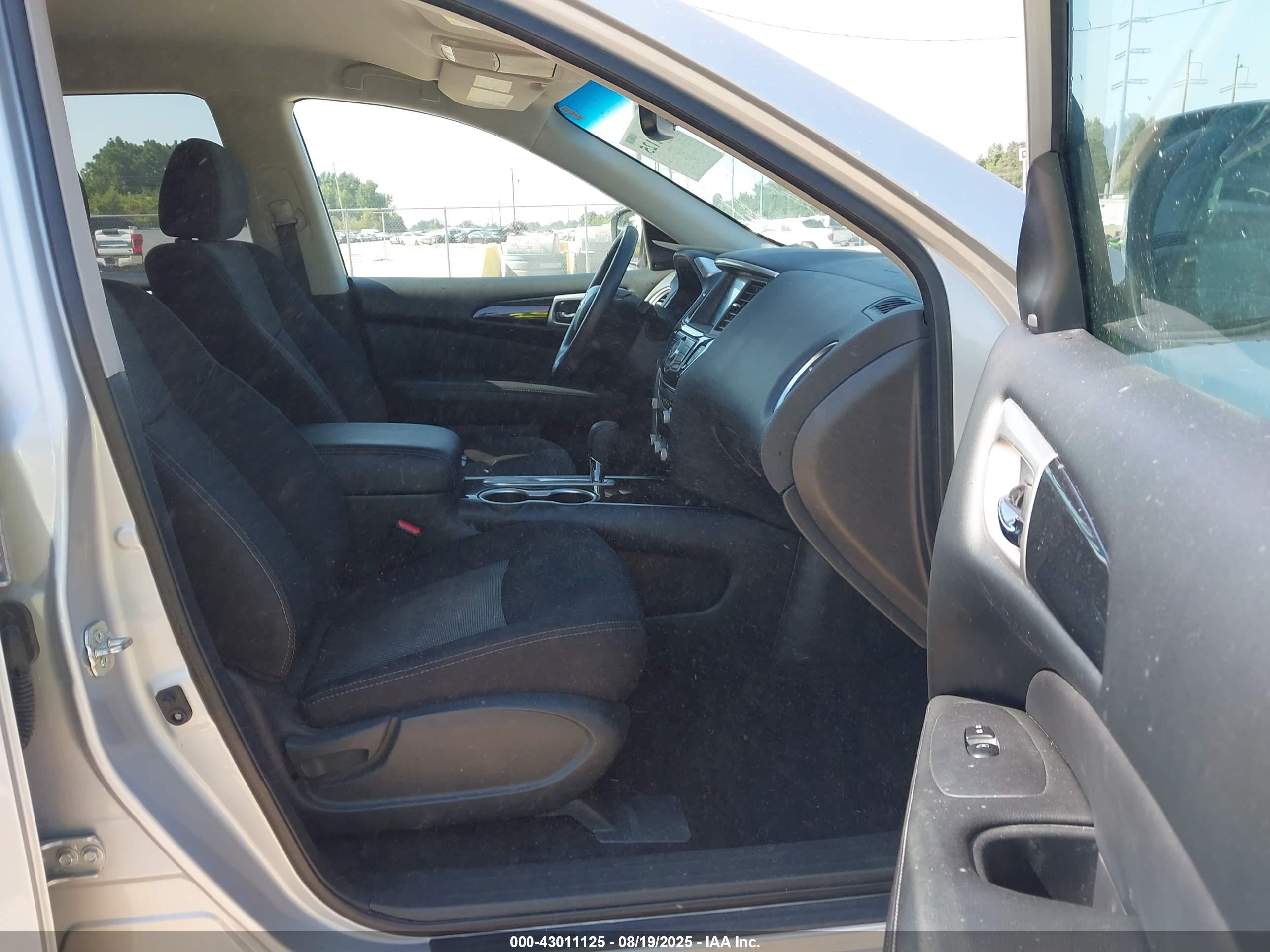 NISSAN PATHFINDER image 5
