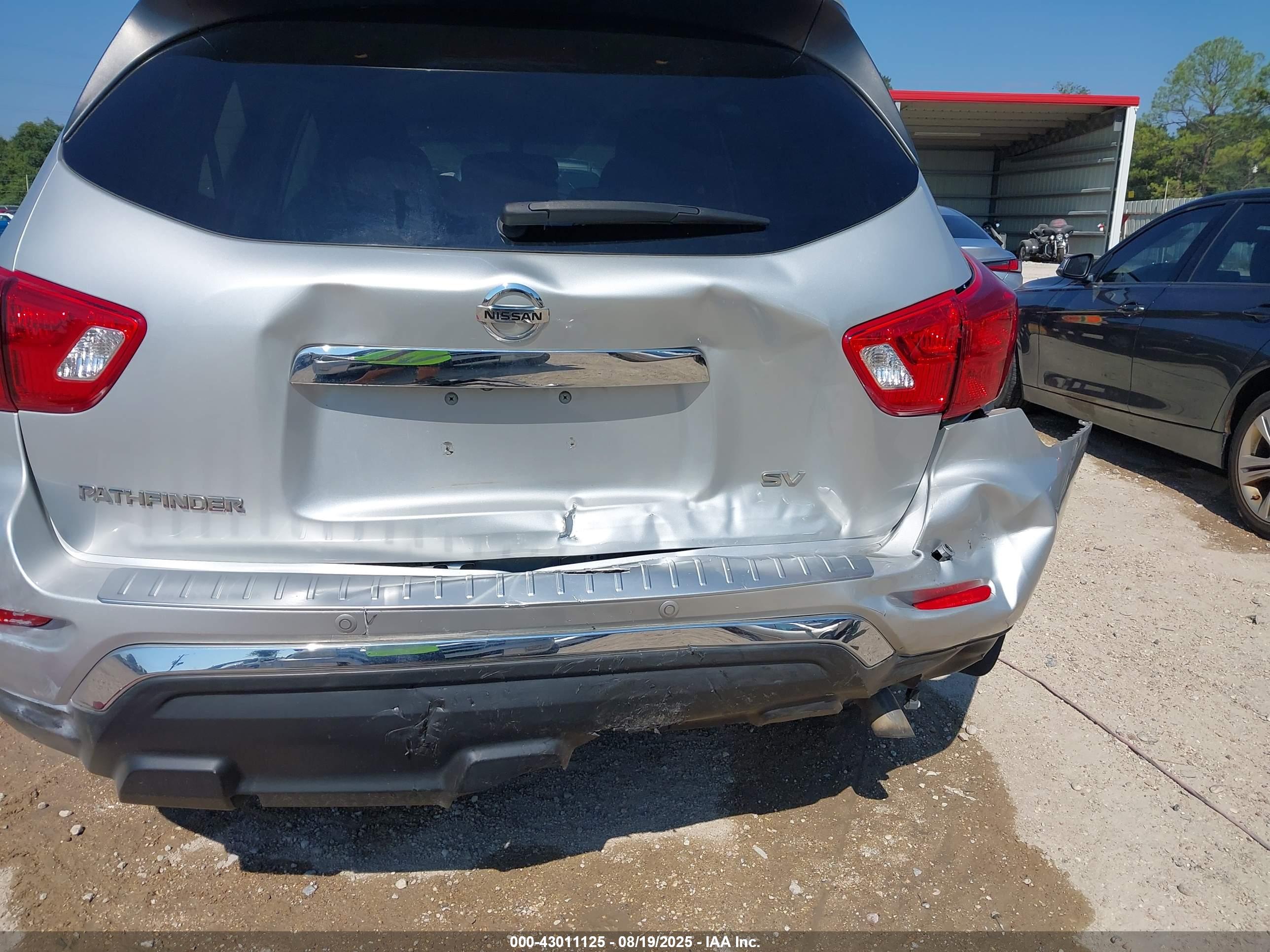 NISSAN PATHFINDER image 6