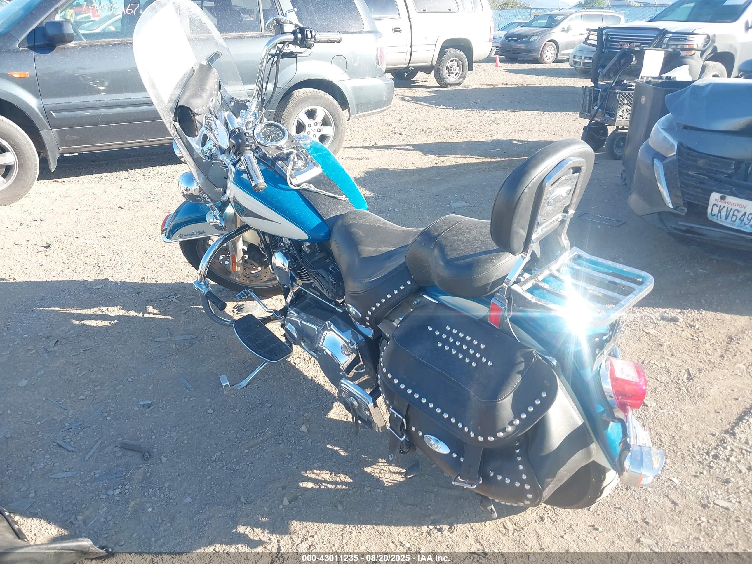 HARLEY-DAVIDSON FLSTC image 3