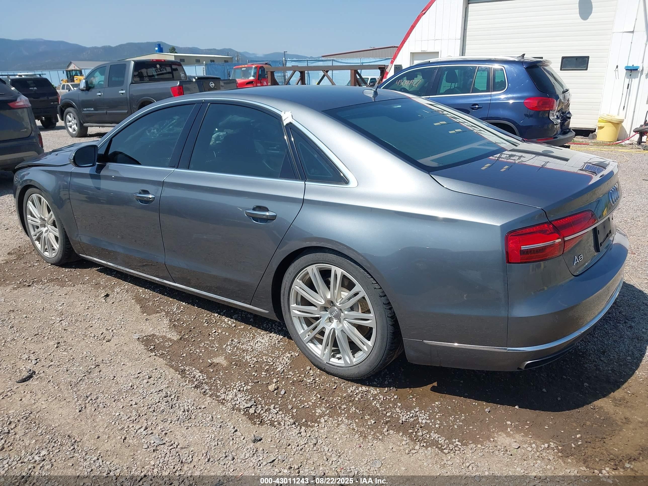 AUDI A8 image 3