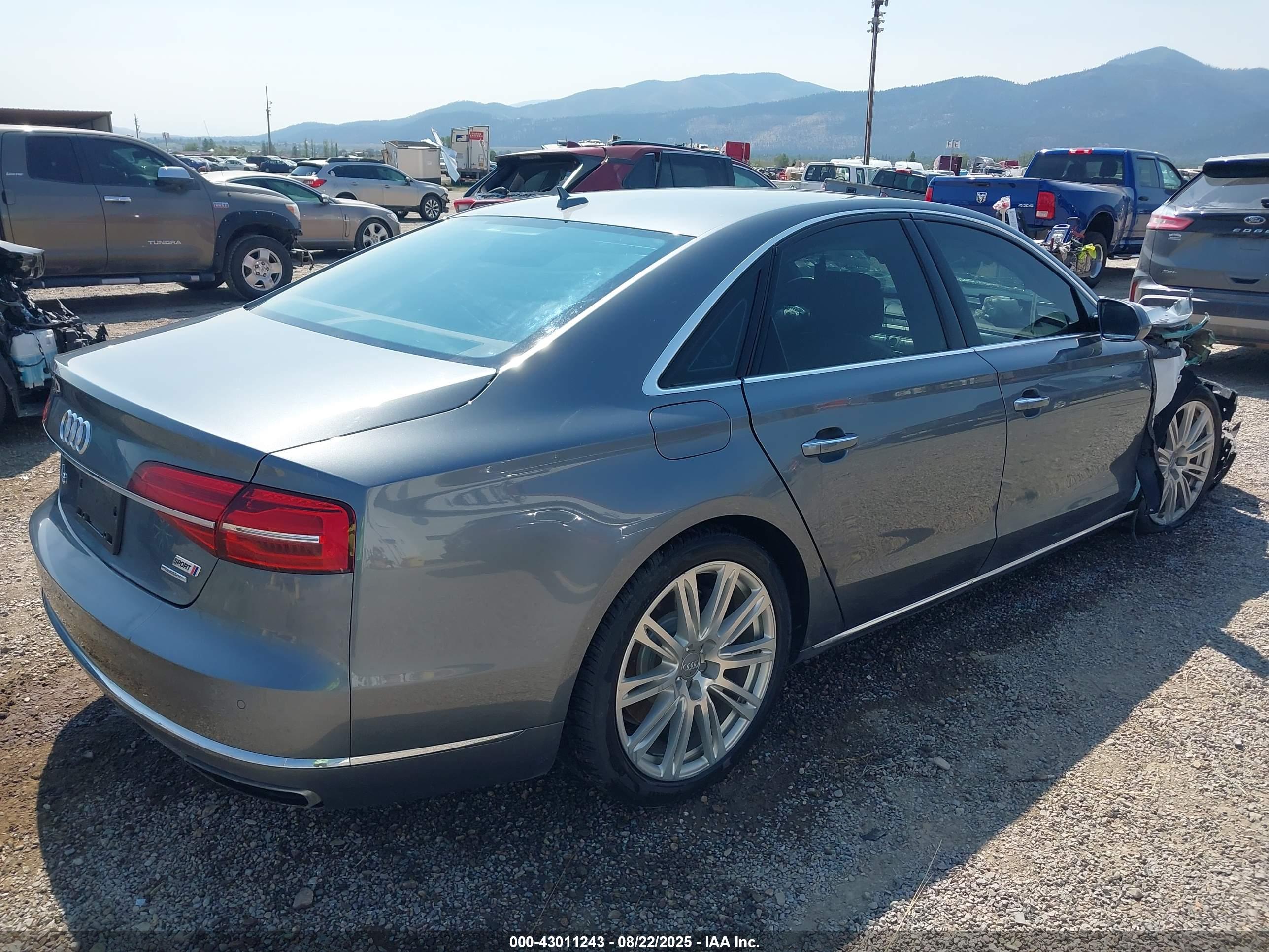 AUDI A8 image 4