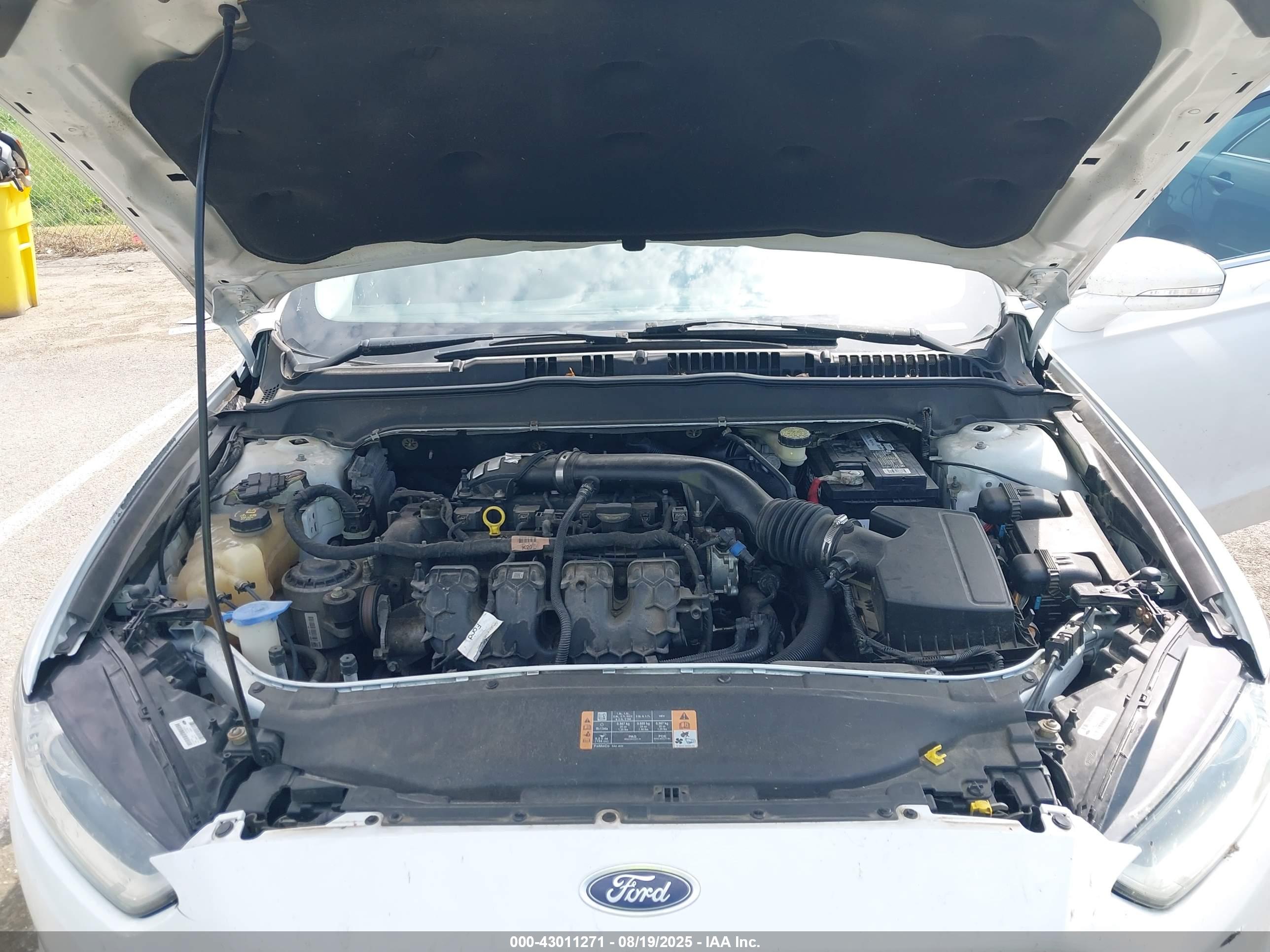 FORD FUSION image 10