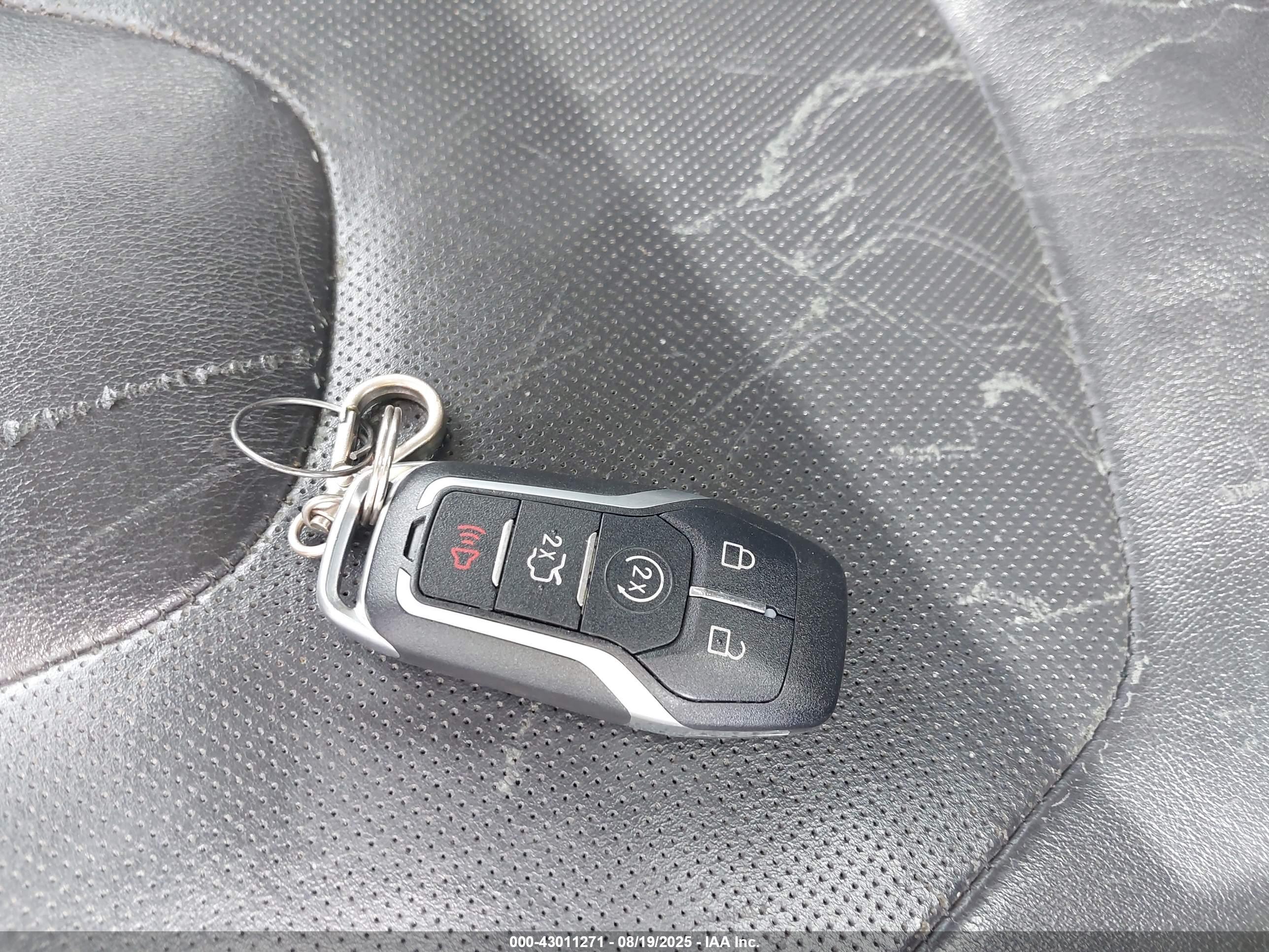 FORD FUSION image 11