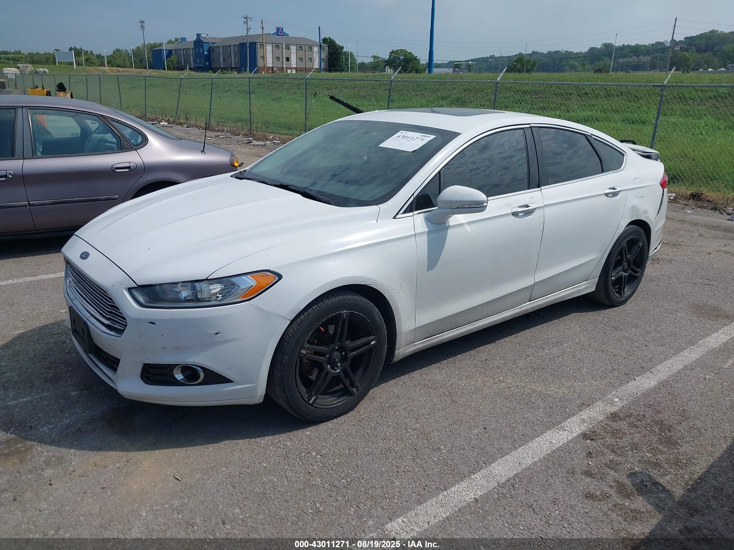 FORD FUSION image 2