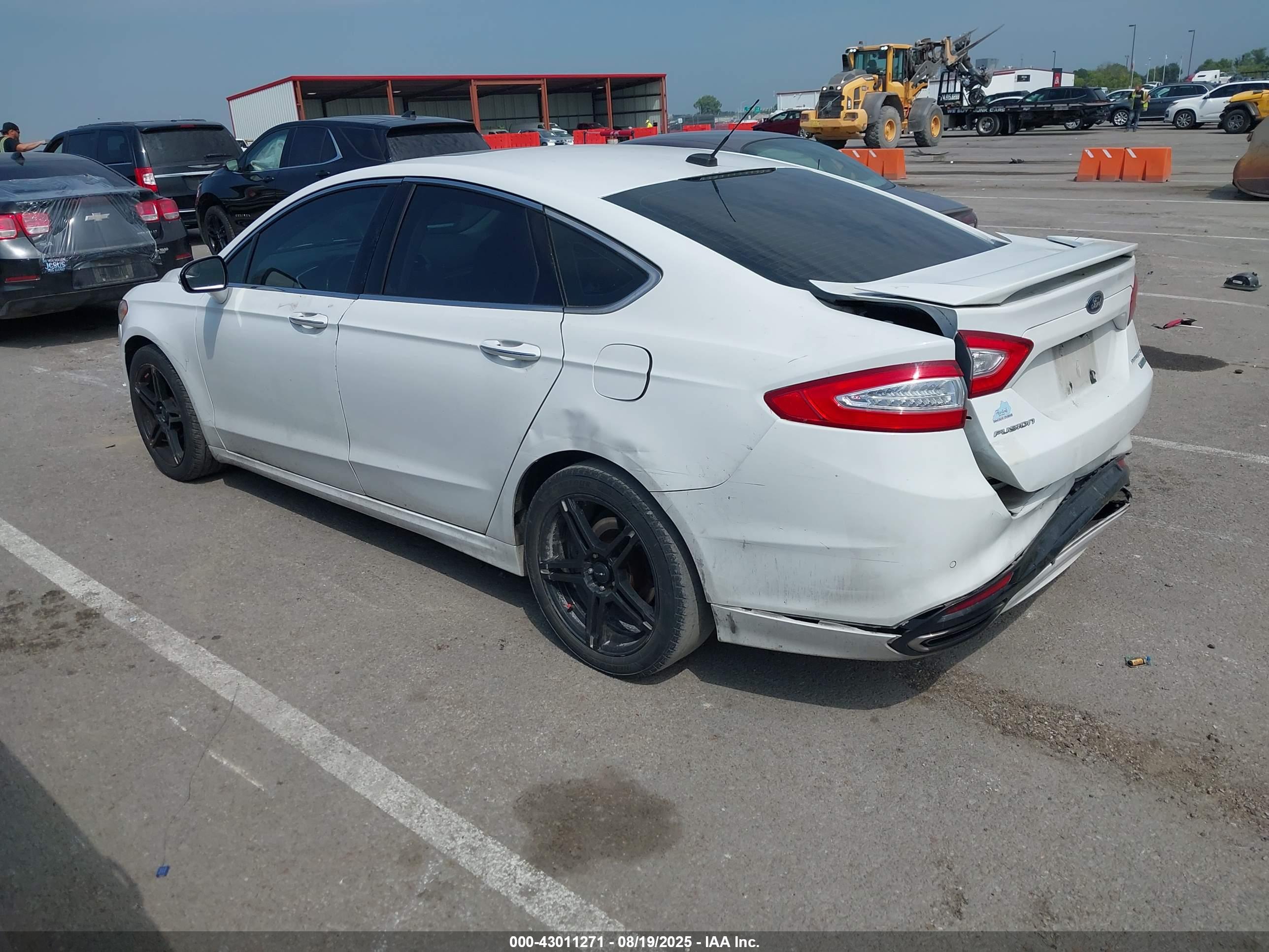 FORD FUSION image 3