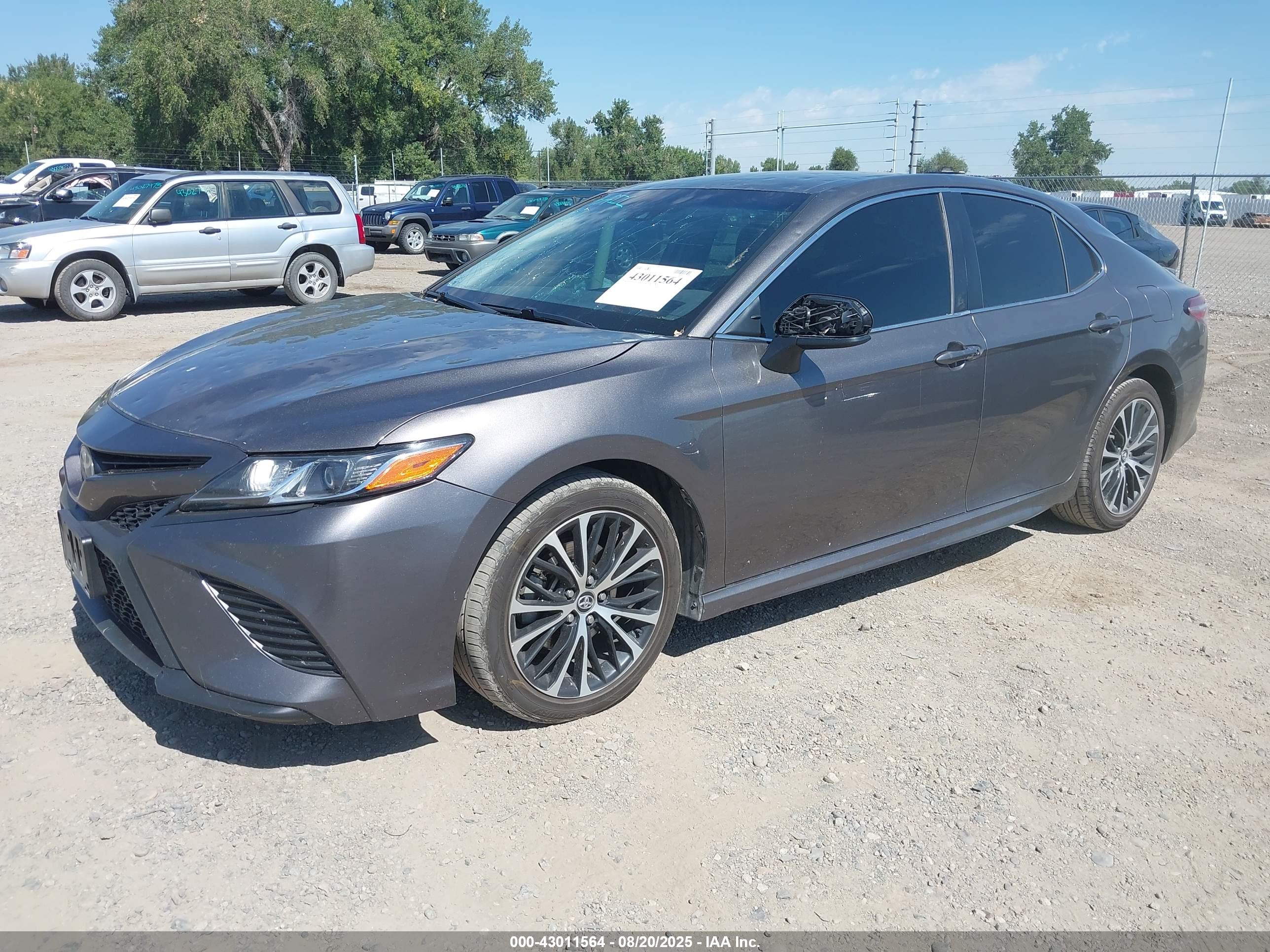 TOYOTA CAMRY image 2