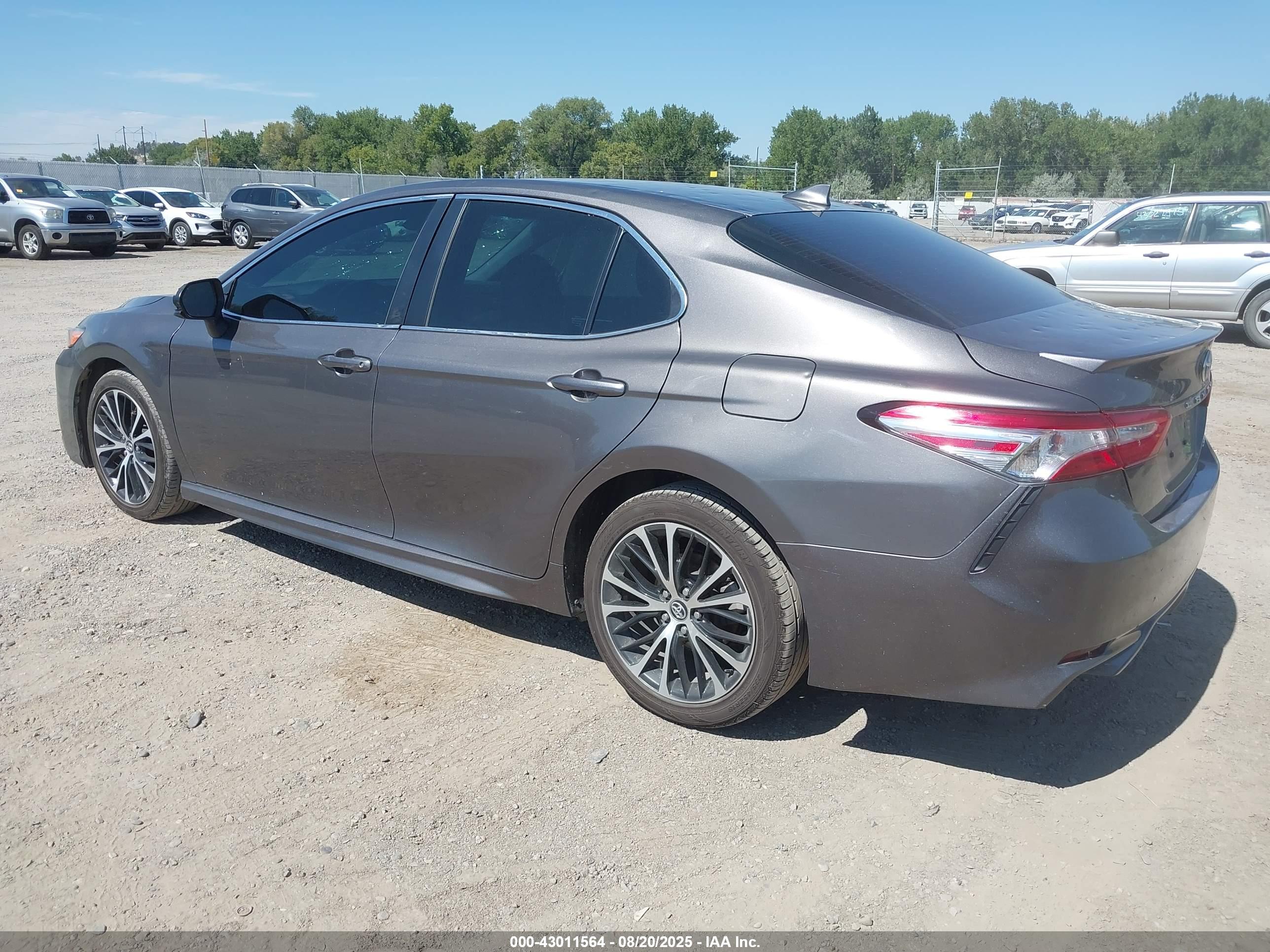 TOYOTA CAMRY image 3