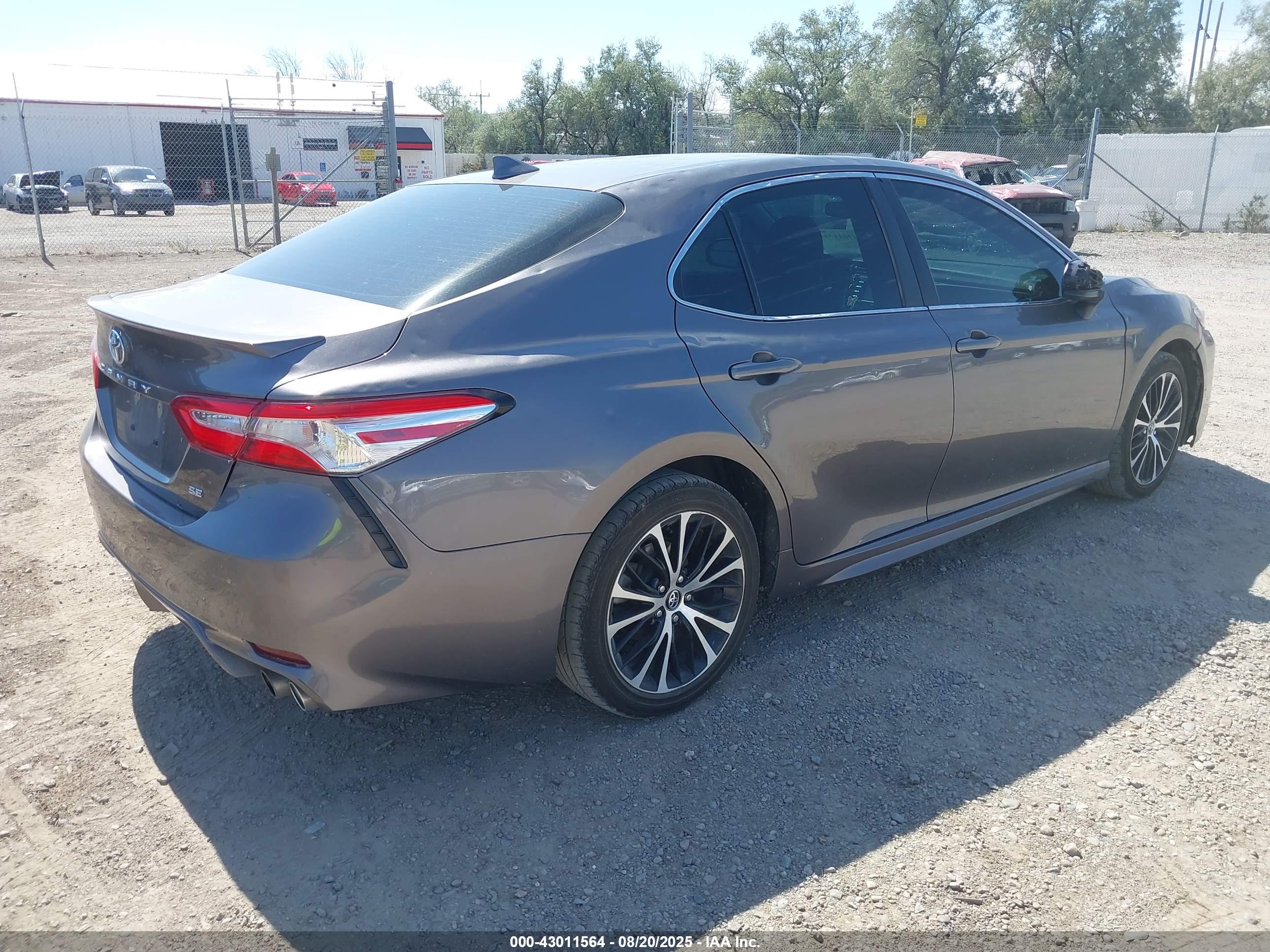 TOYOTA CAMRY image 4