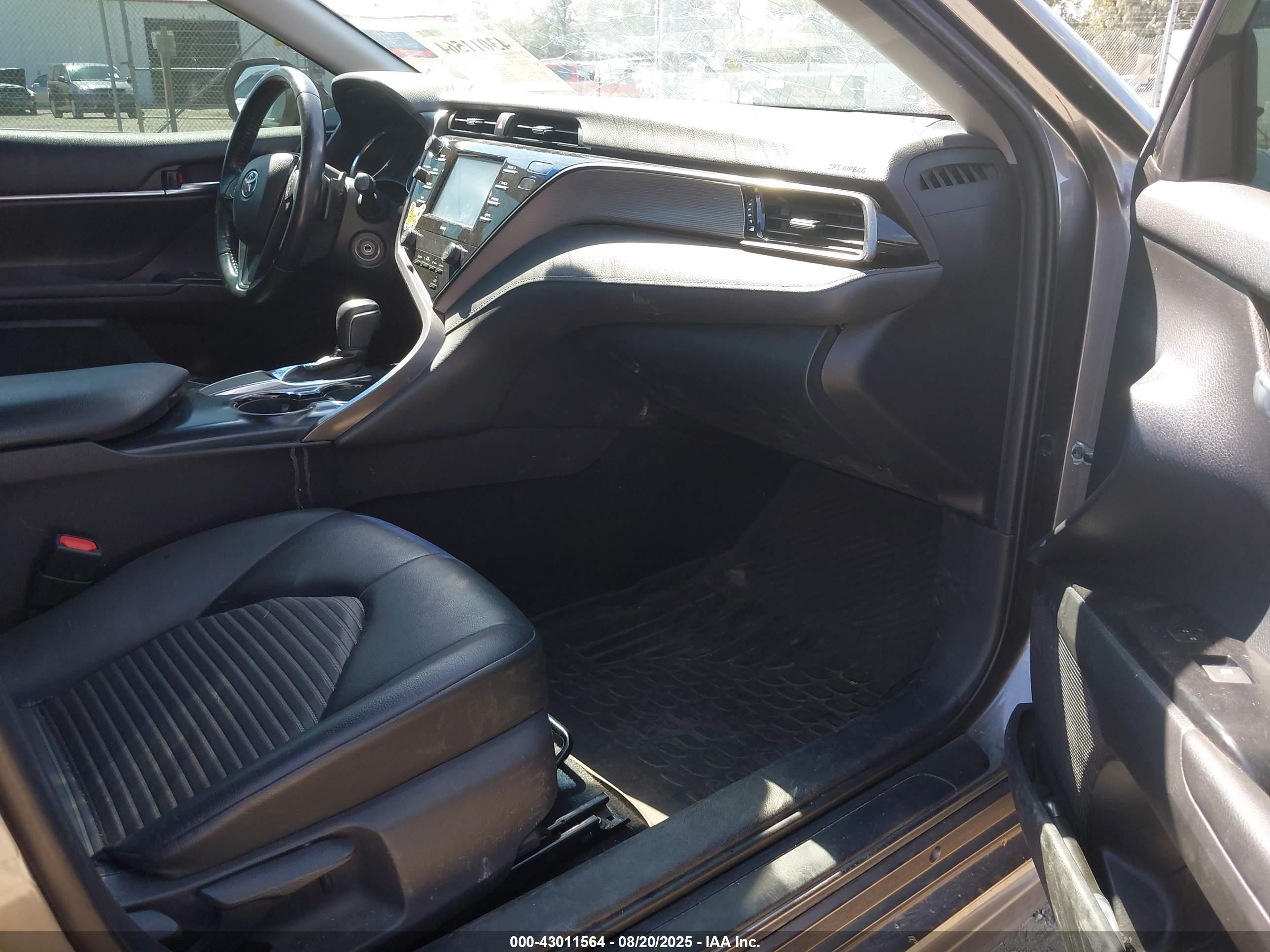 TOYOTA CAMRY image 5