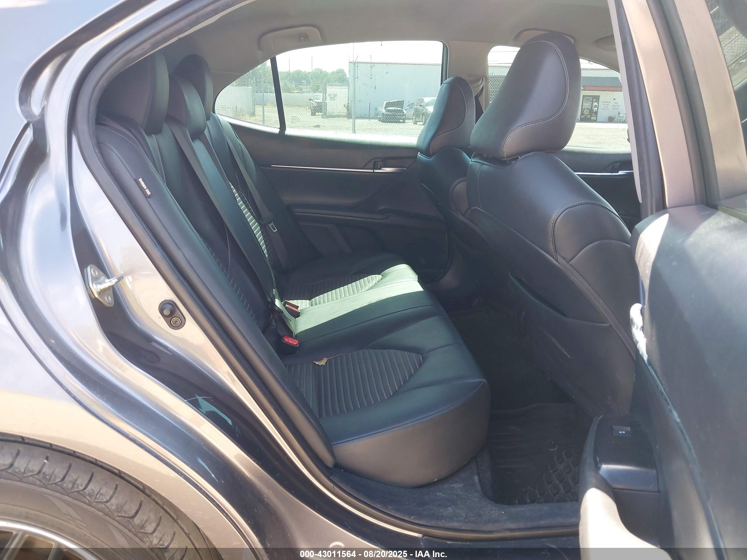 TOYOTA CAMRY image 8