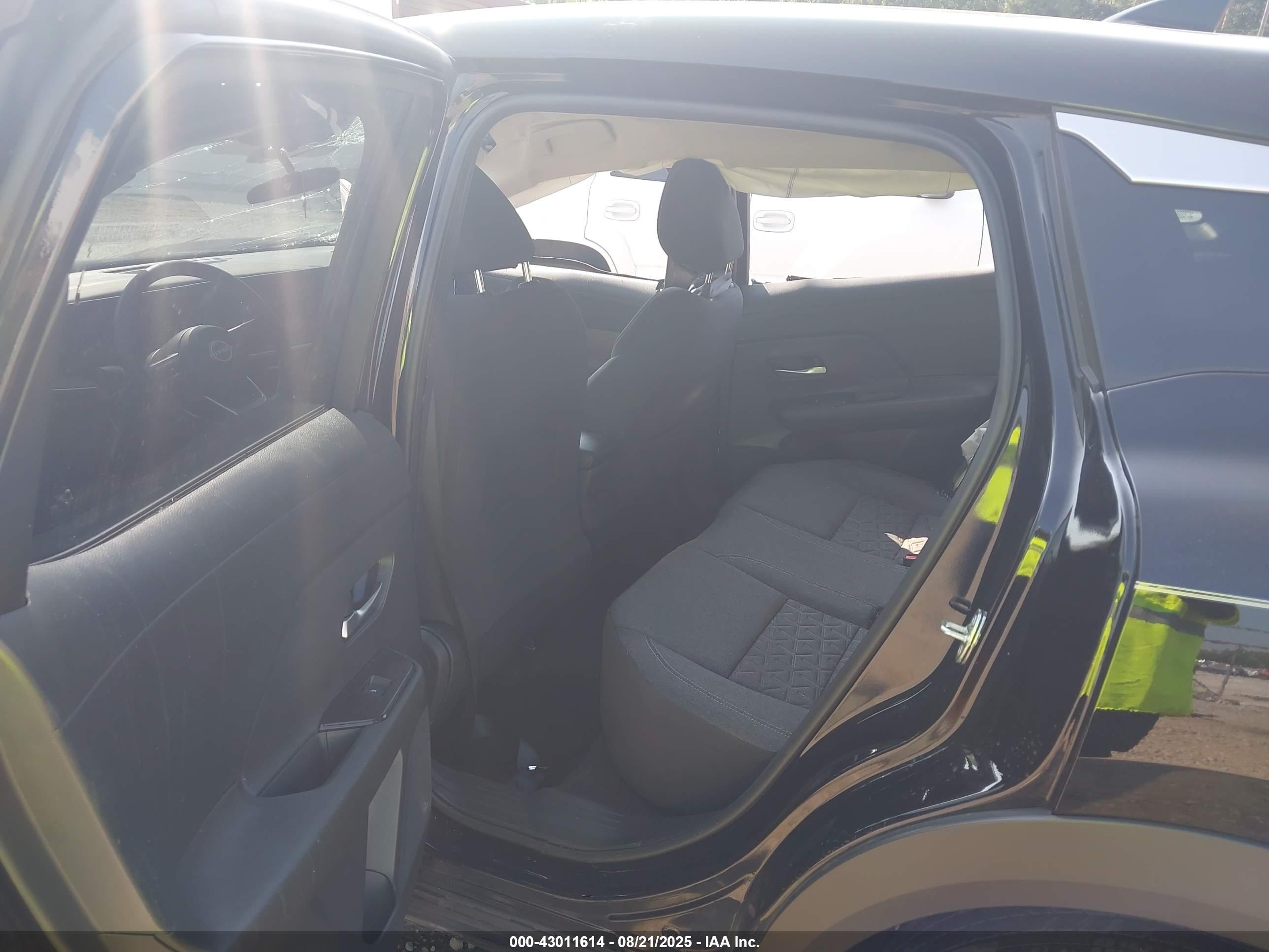 NISSAN KICKS image 8