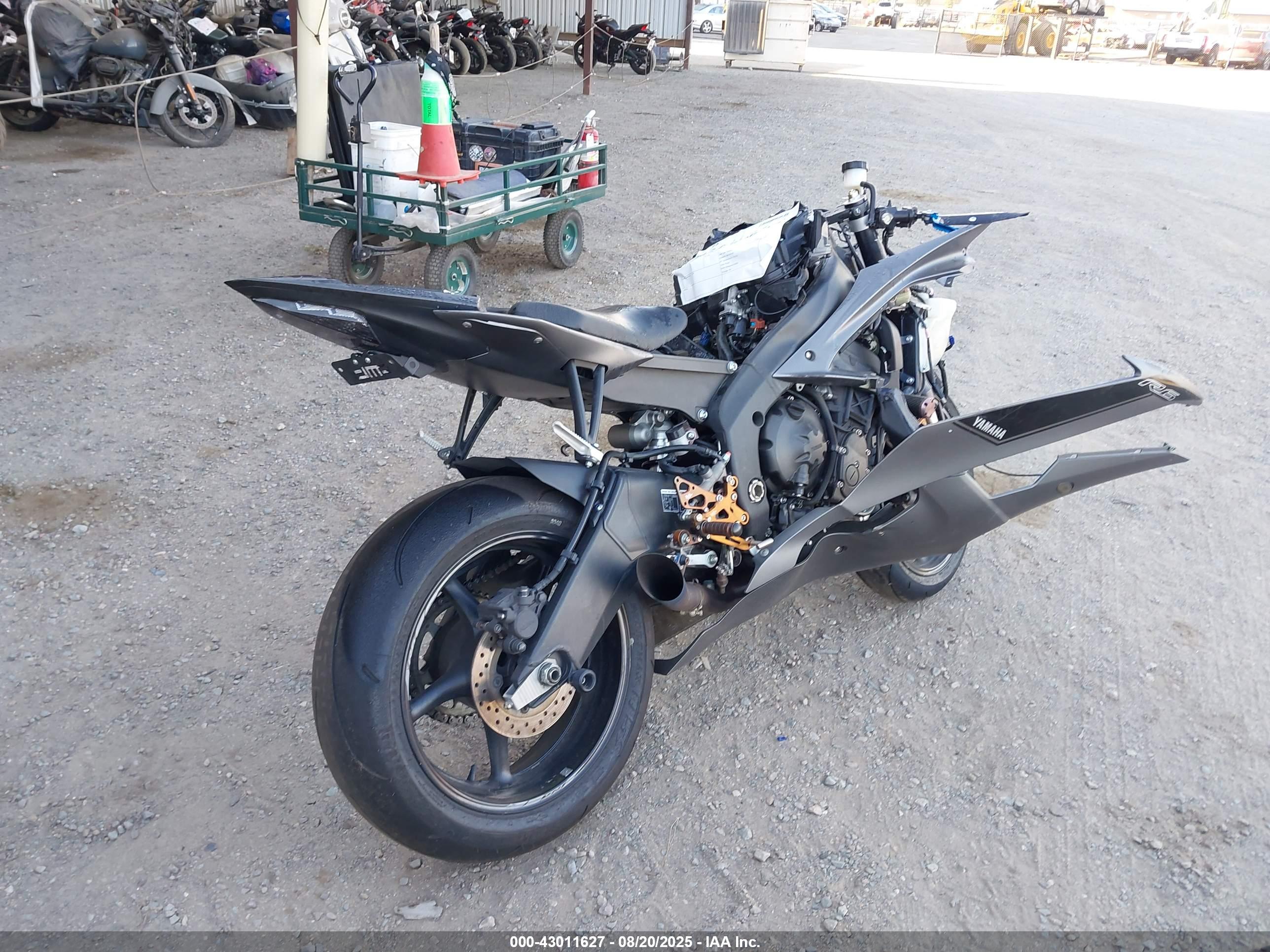 YAMAHA YZFR6 image 4