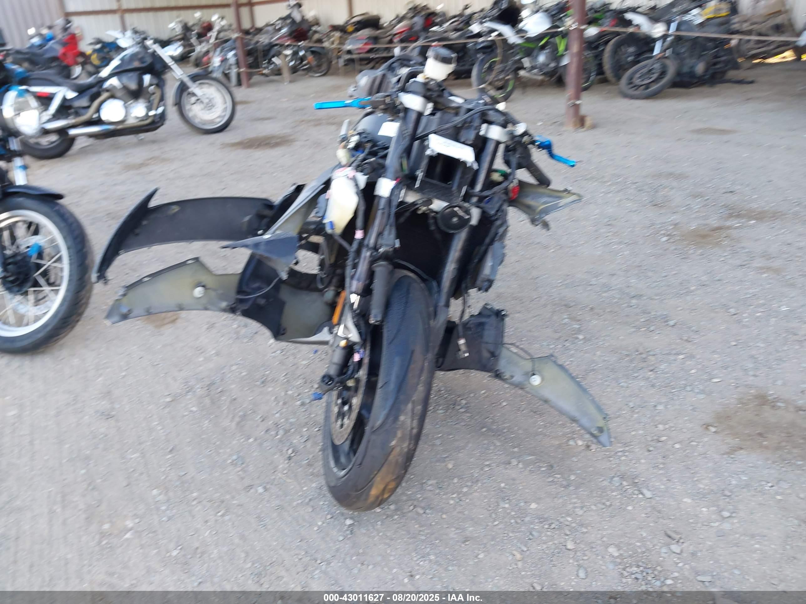 YAMAHA YZFR6 image 5