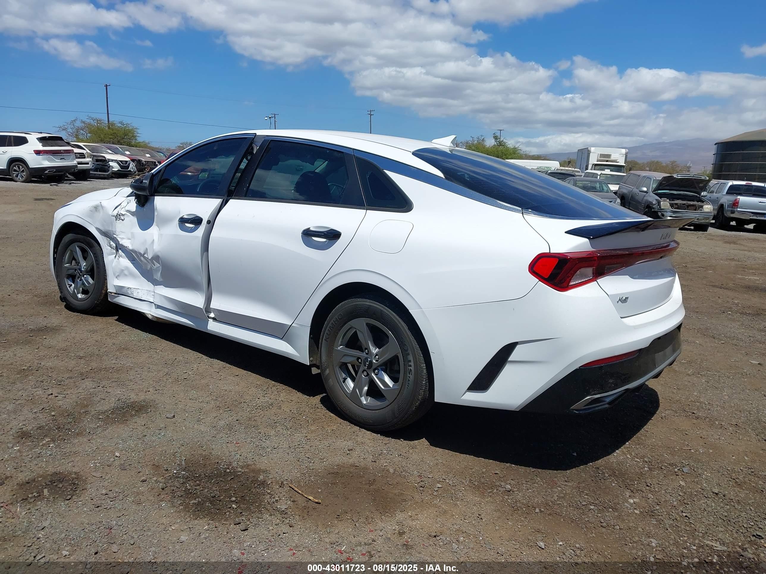 KIA K5 image 3