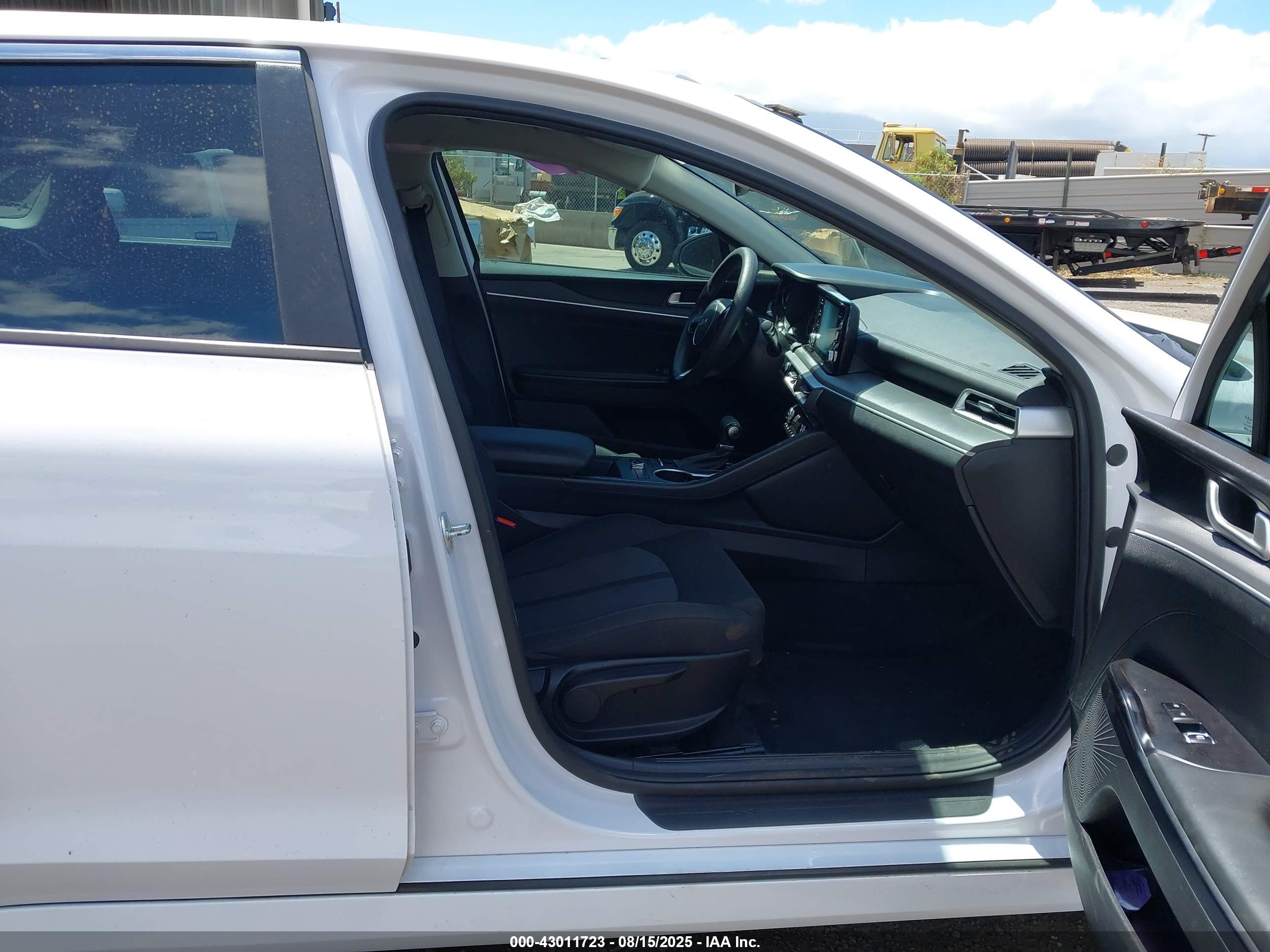KIA K5 image 5