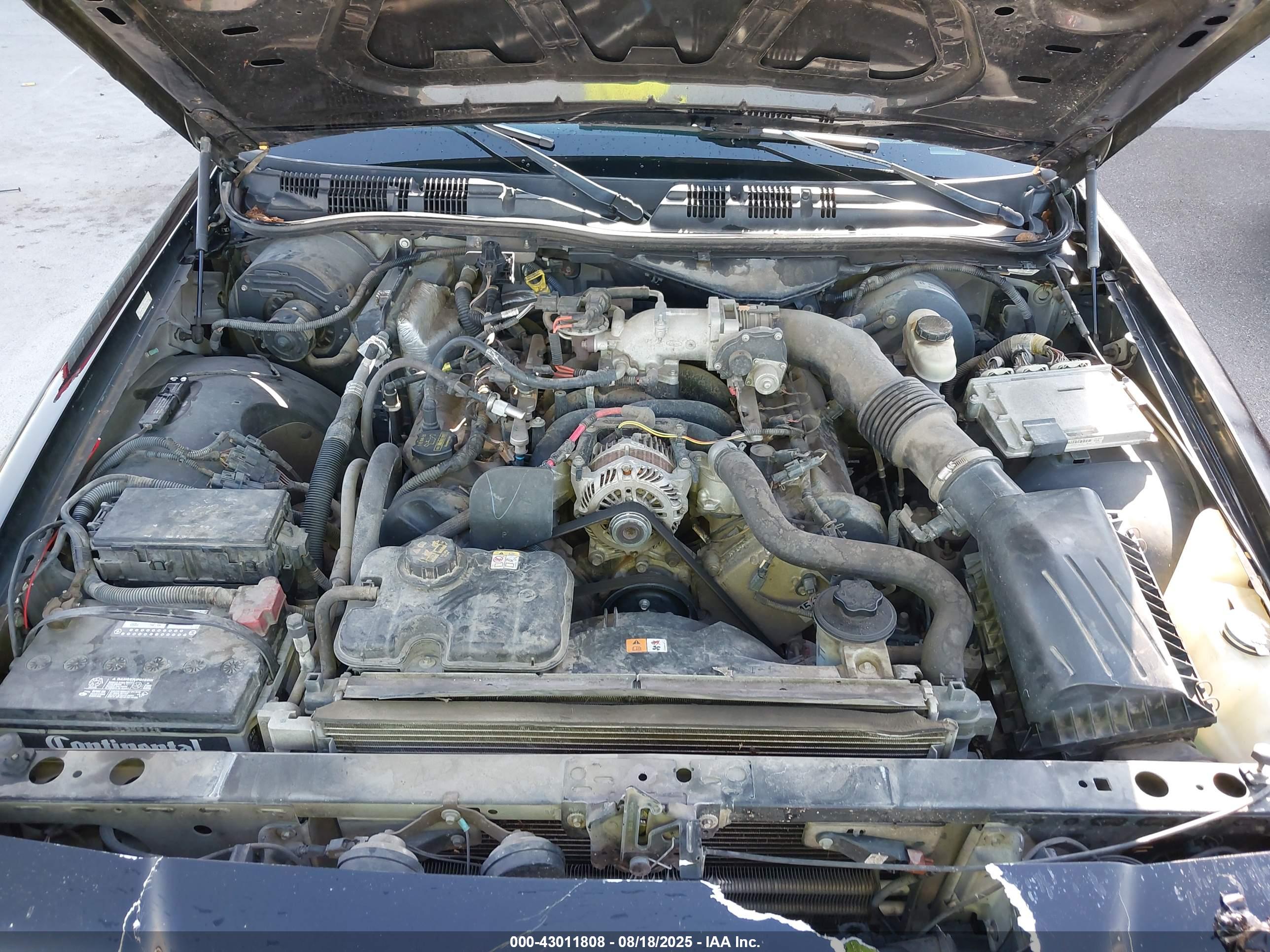 FORD CROWN image 10