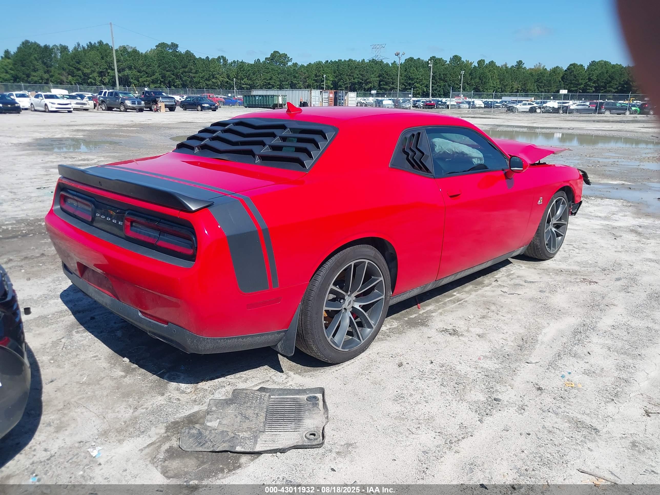 DODGE CHALLENGER image 4