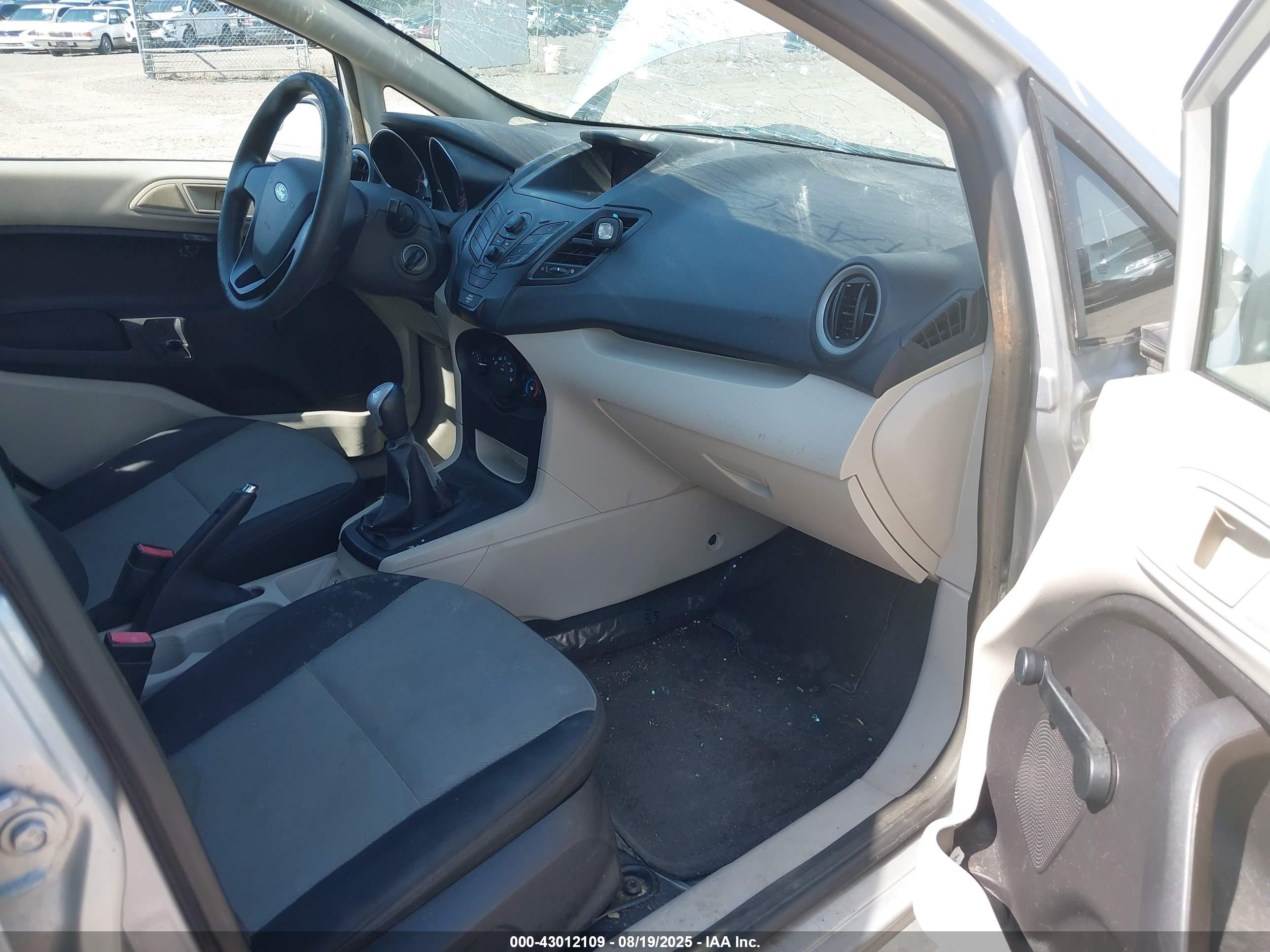 FORD FIESTA image 5