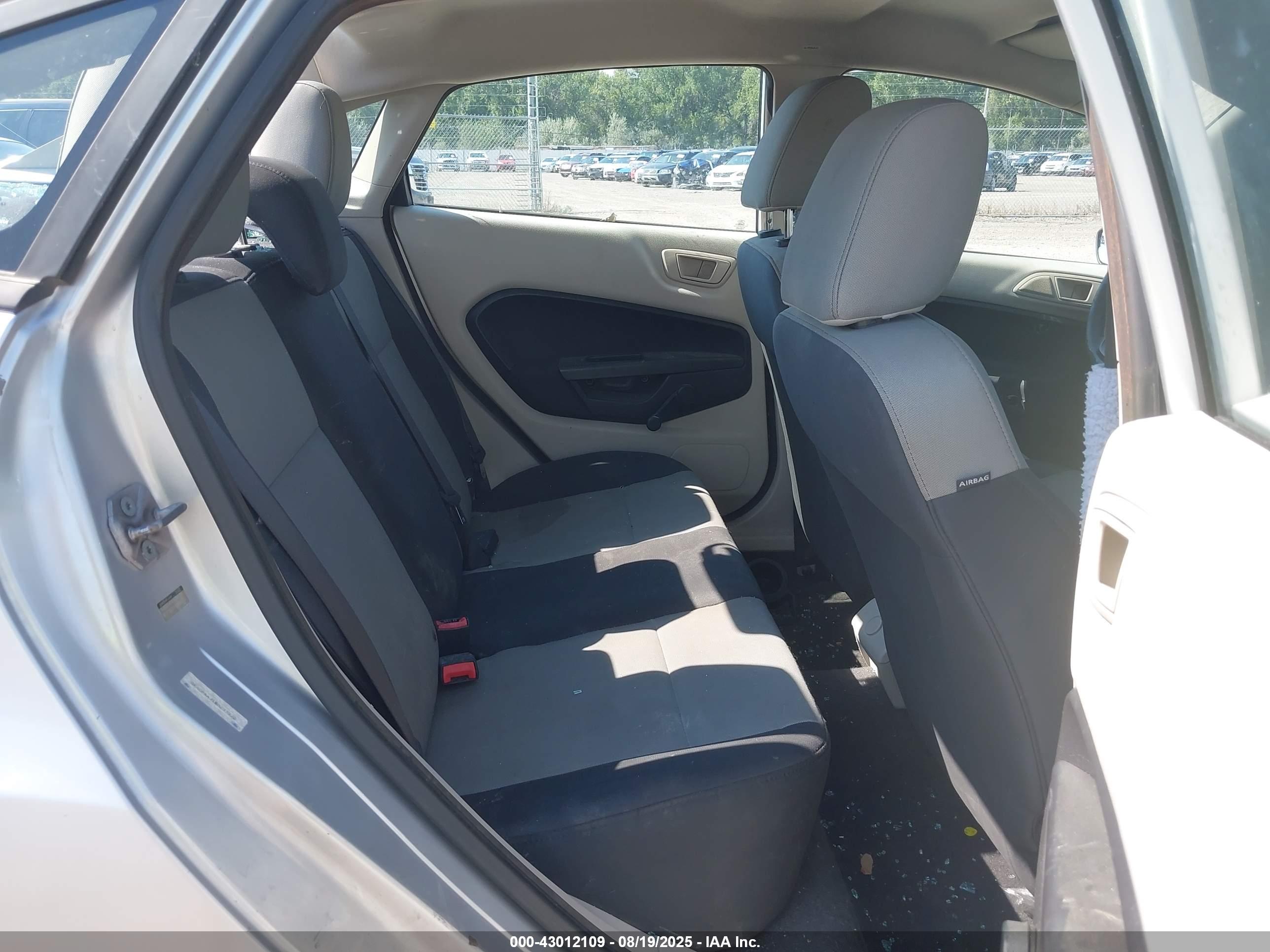 FORD FIESTA image 8