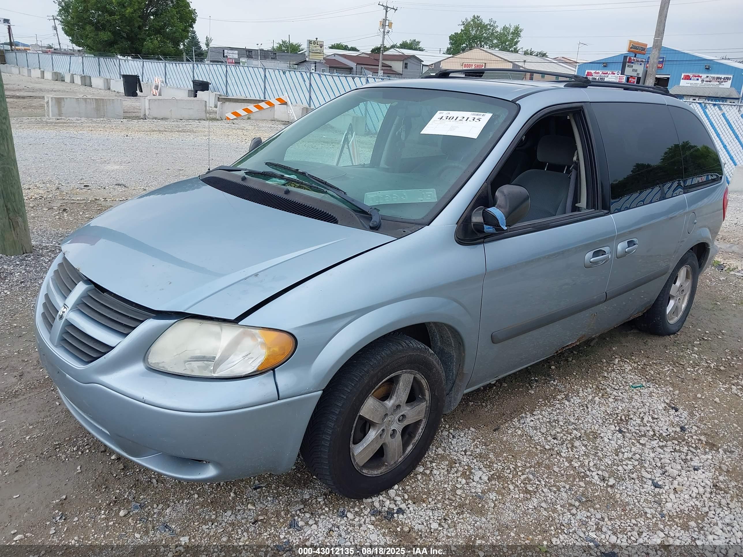 DODGE CARAVAN image 2