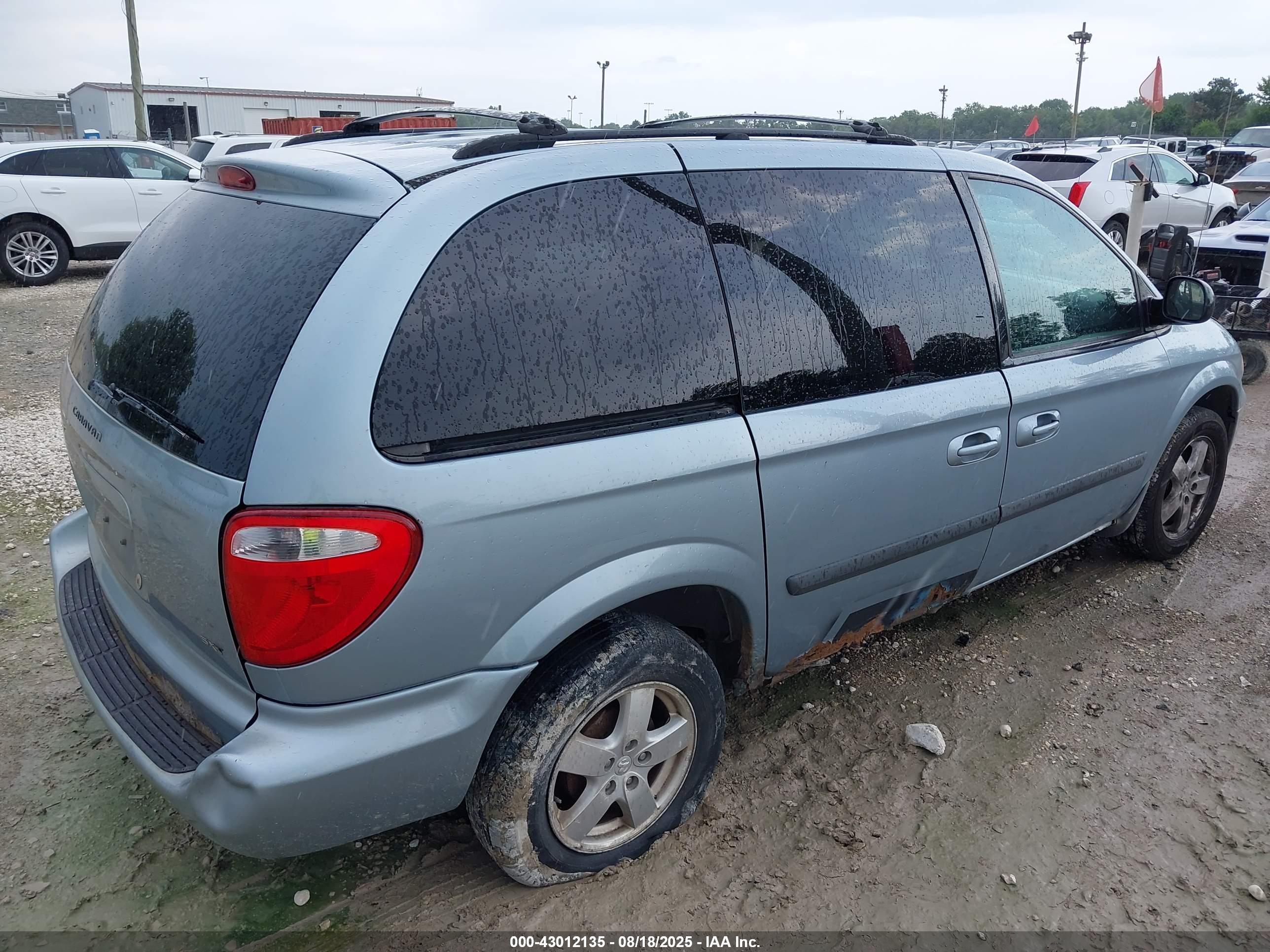 DODGE CARAVAN image 4